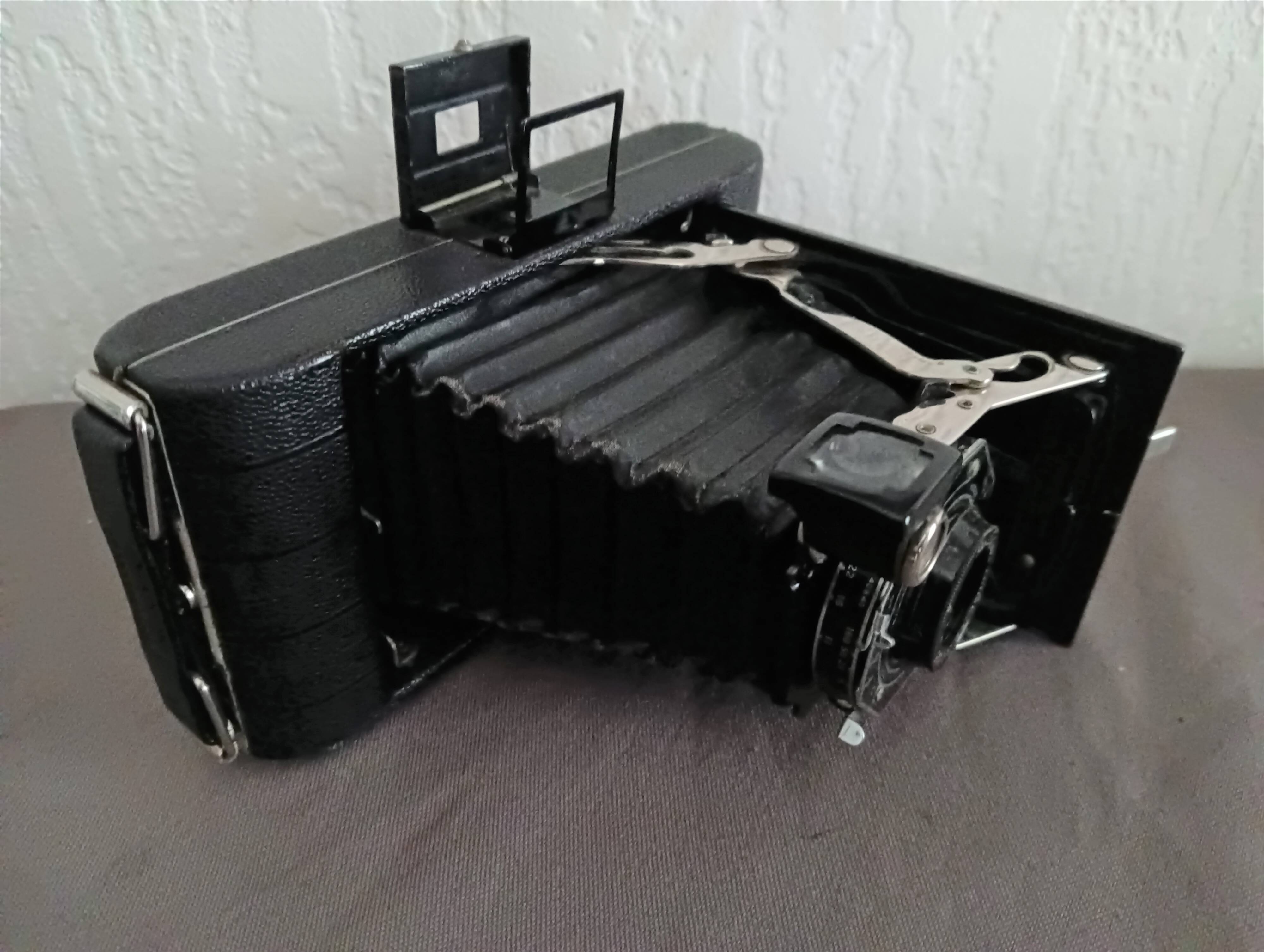 Bellows camera " KODAK Junior Six - 20 Series II, Made In USA