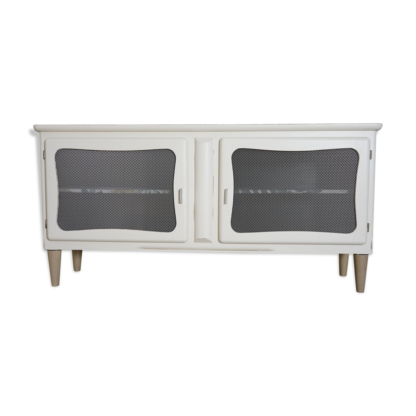 Mado beige vintage sideboard with a new look