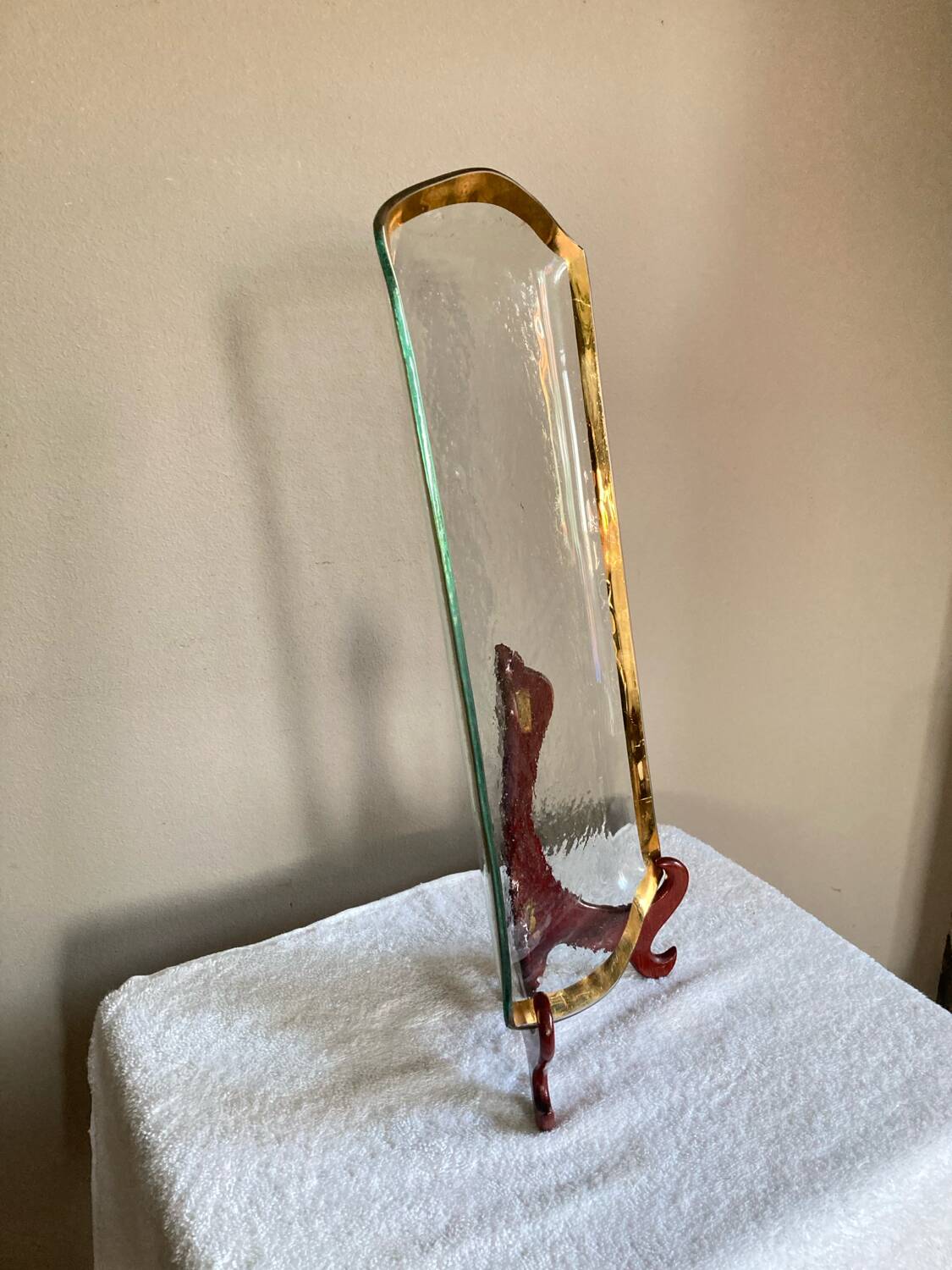 Glass dish signed Annie Glass 37/310 made in the USA 24k gold-plated rim