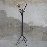 Atomic coat rack