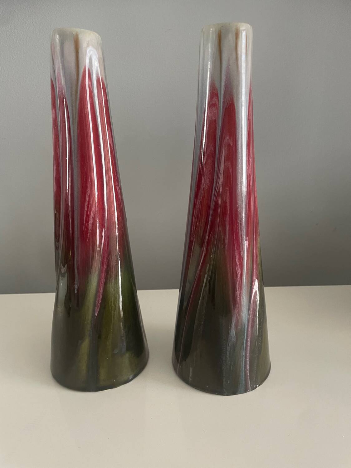 2 ceramic vases