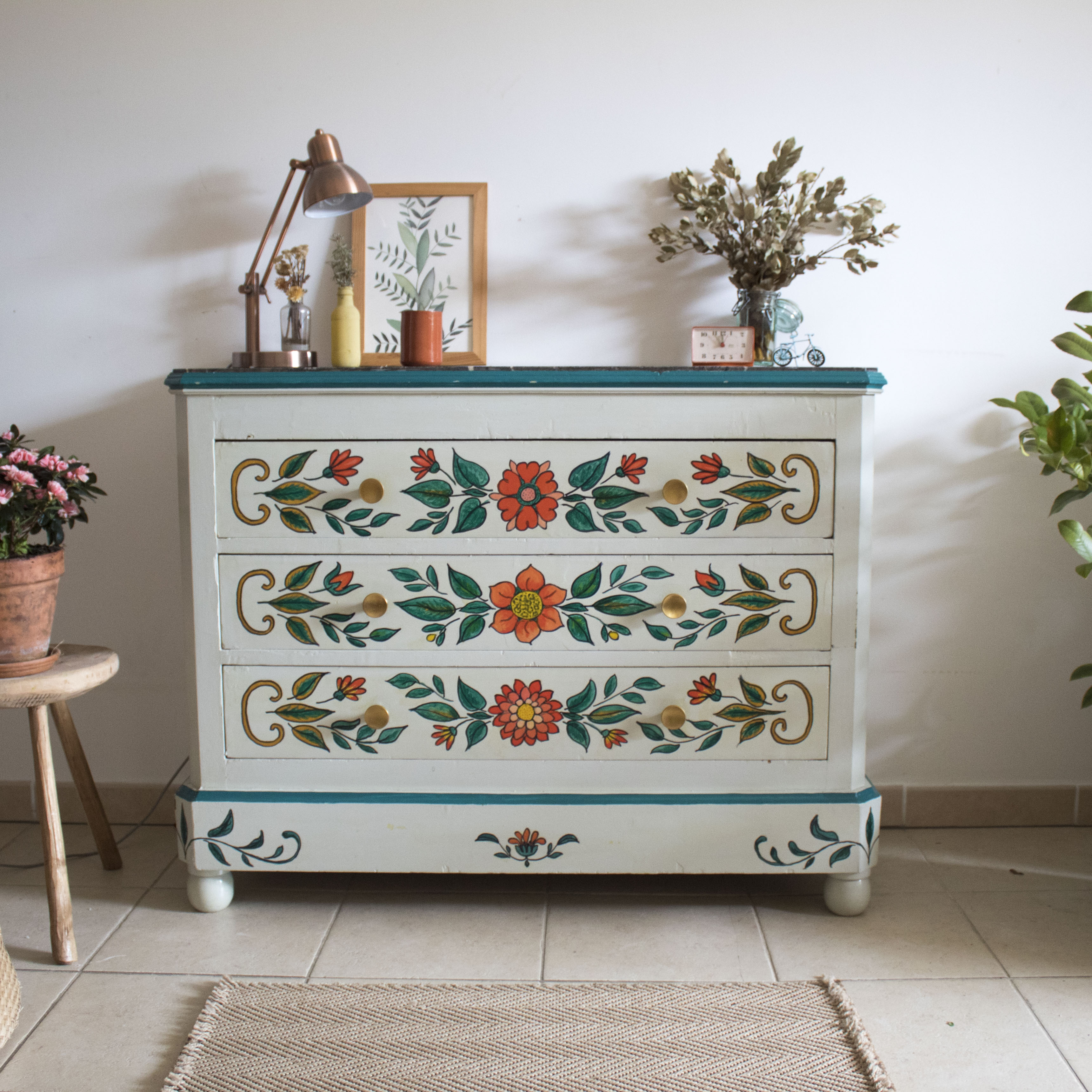 Solid wood chest of drawers