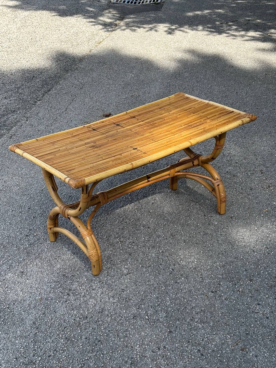 Table basse en bambou et rotin 1960