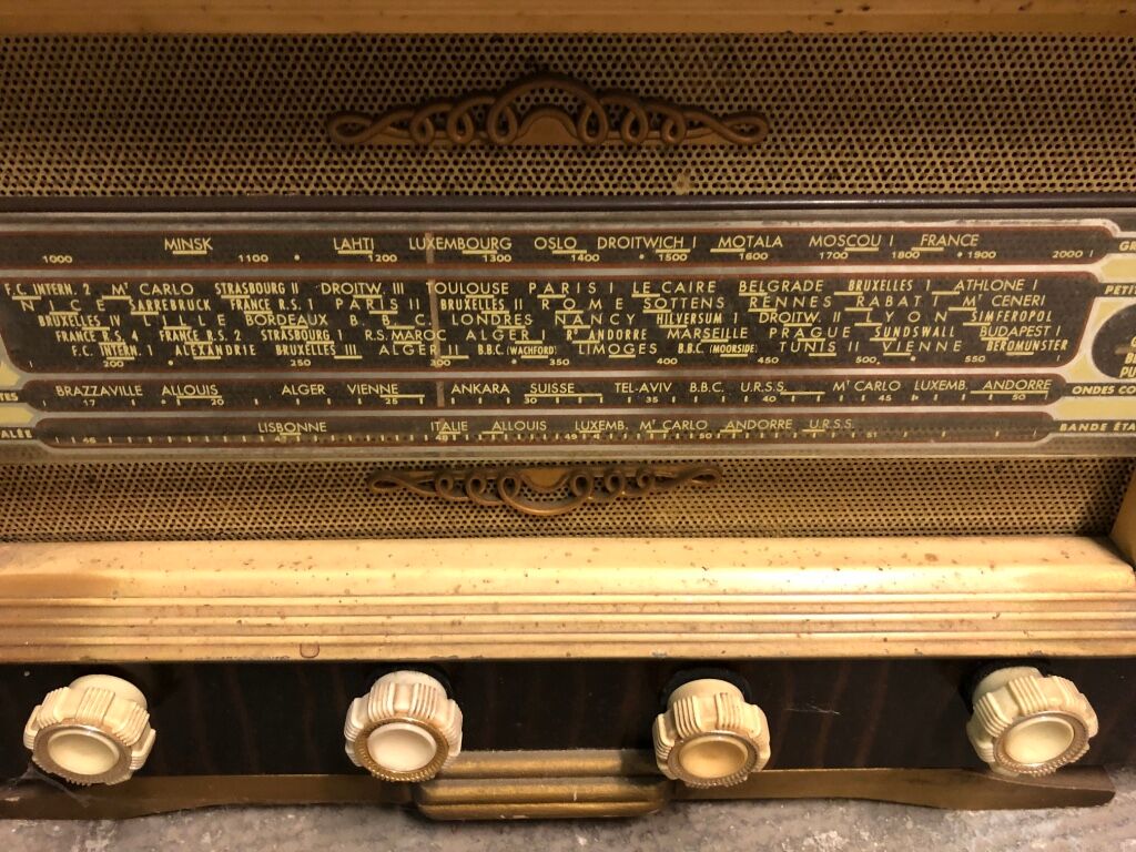 Radio old vintage structure wood perfect condition