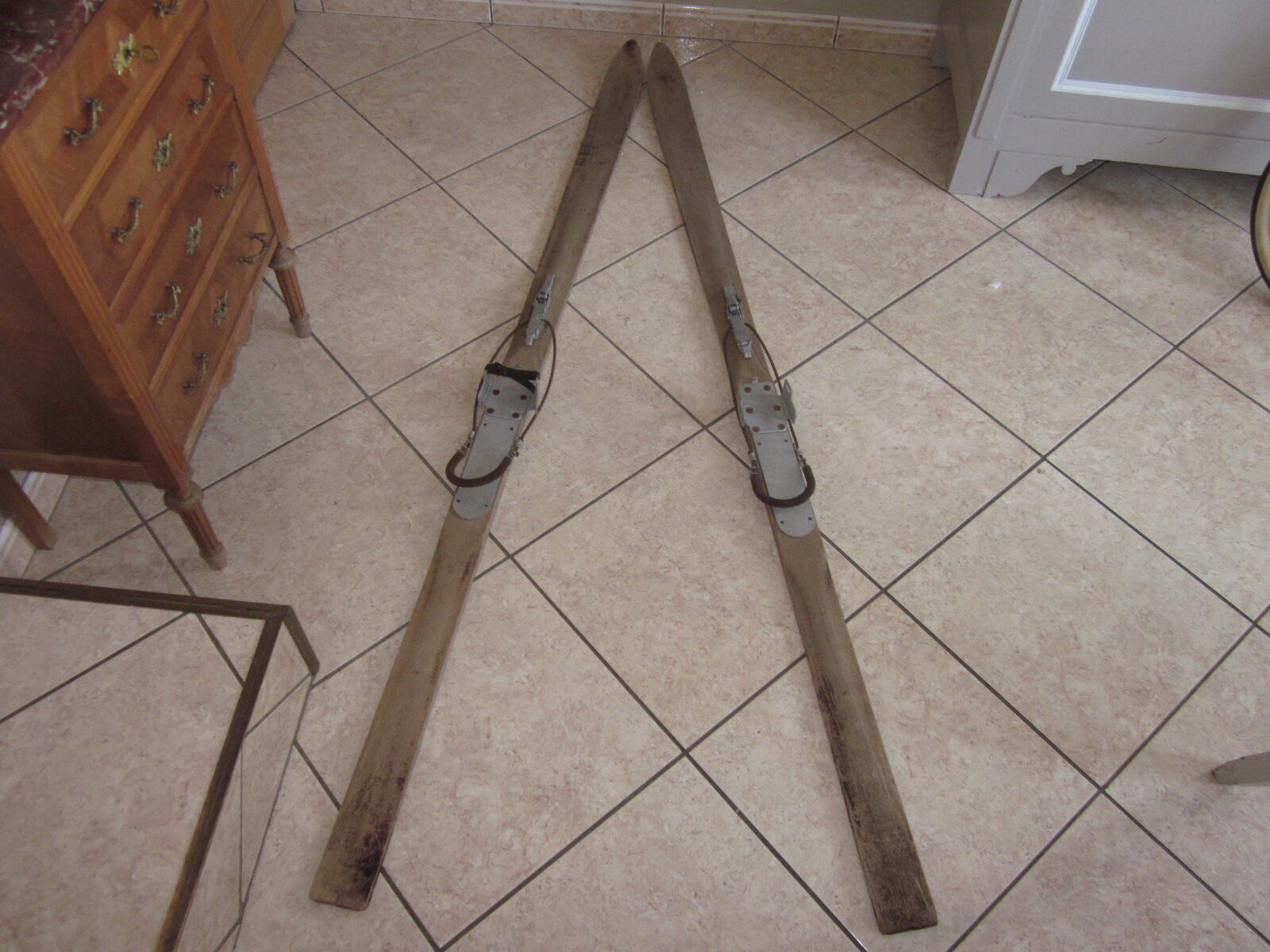 Paire de ski ancien en bois