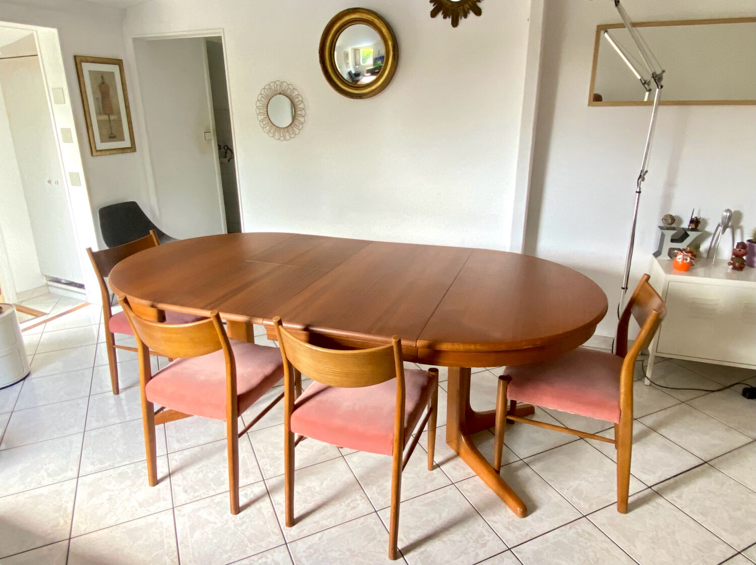 Extendable table in Scandinavian teak 70s