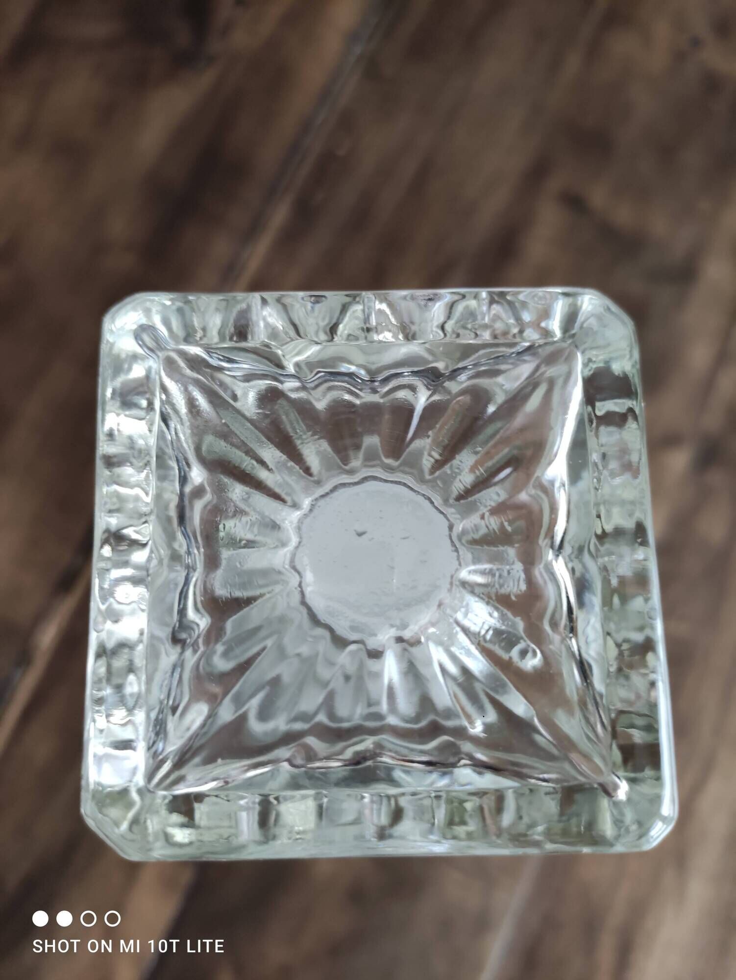 Carafe à whisky carrée en verre facetté et bouchon hermétique