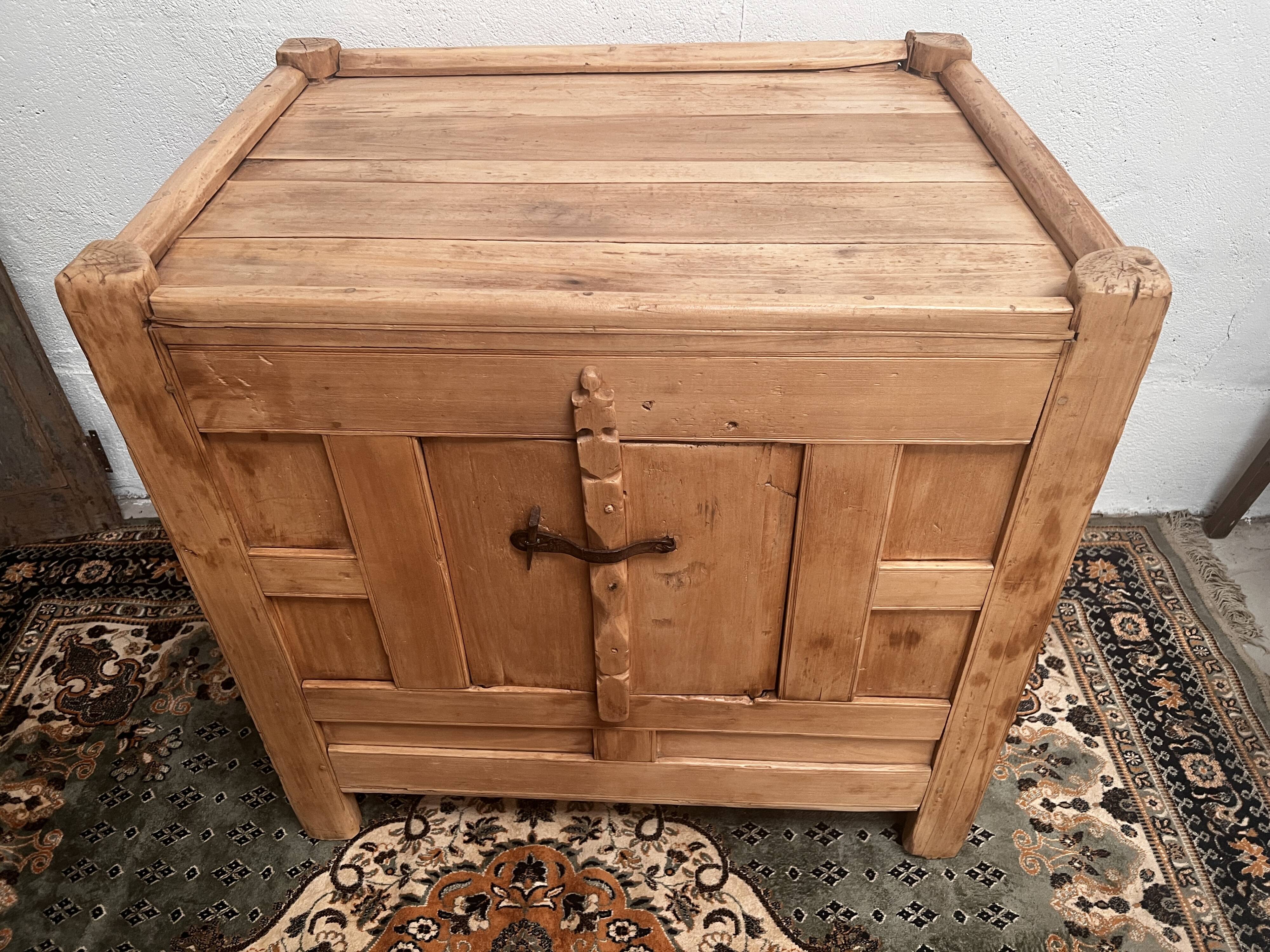 Old pantry in Pitch pine - early 20th century