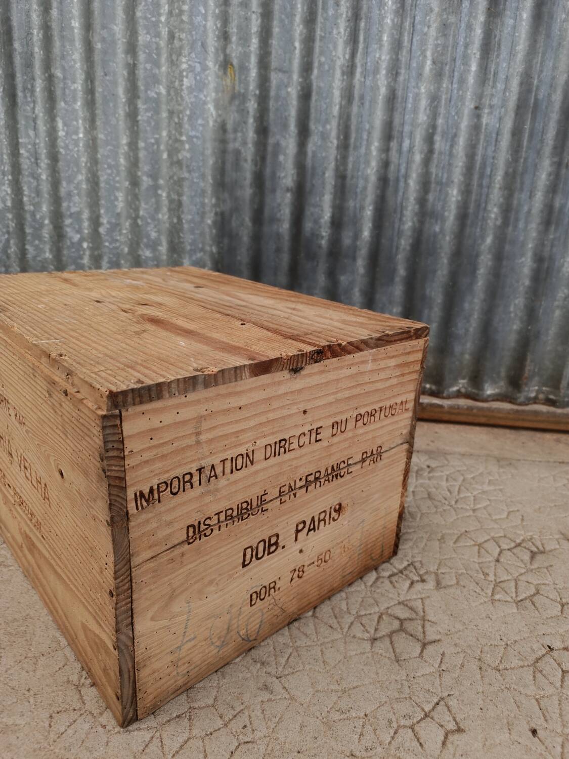 Old wooden crate Porto ADEGA