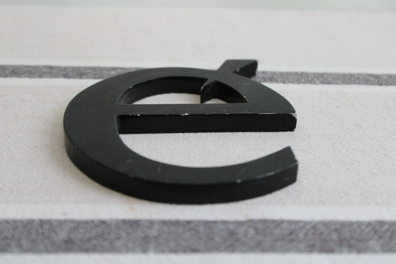 Set of 2 letters of sign