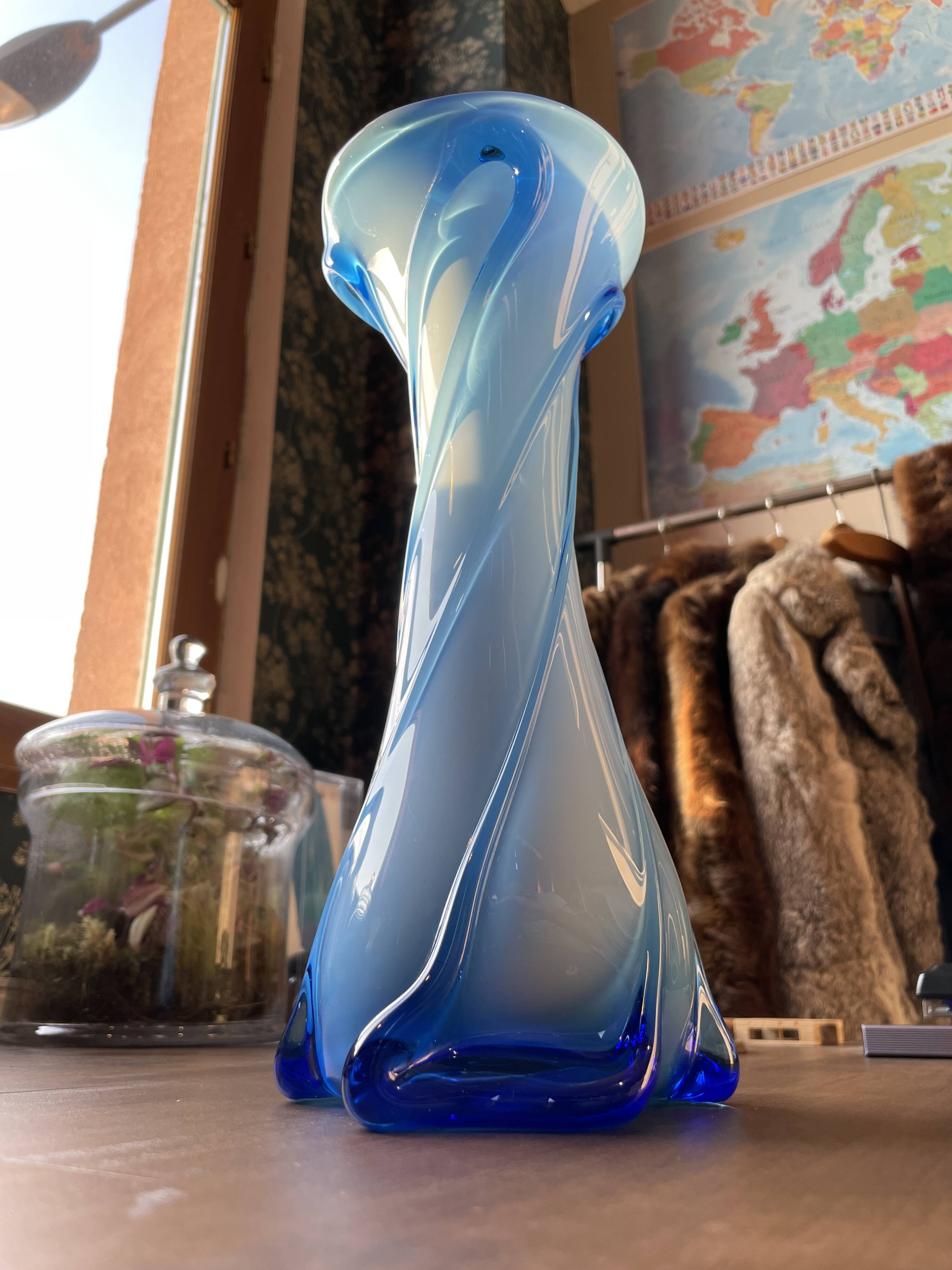 Large twisted blue vase made of Empoli glass, Tuscany, Florence (1950, Italy)