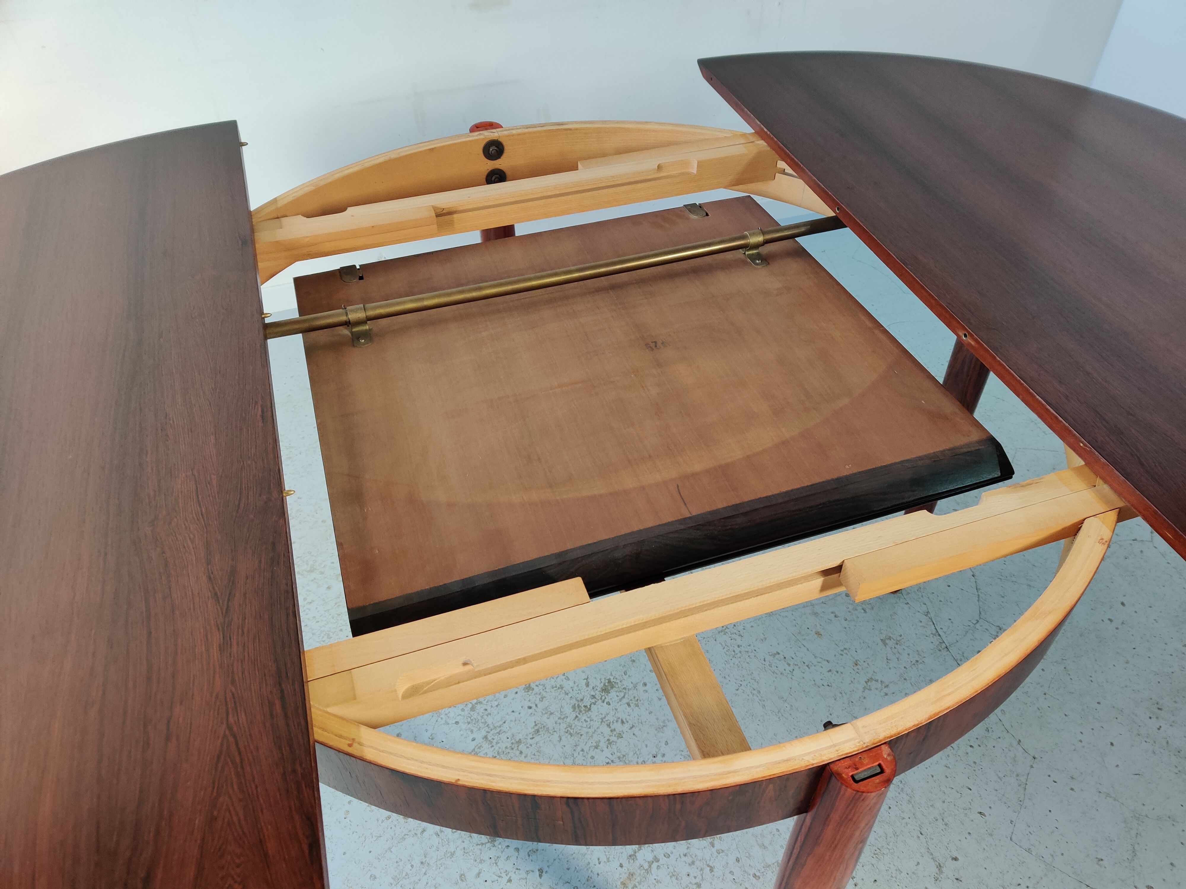 Table à manger ronde en palissandre avec rallonge, Lübke années 60/70