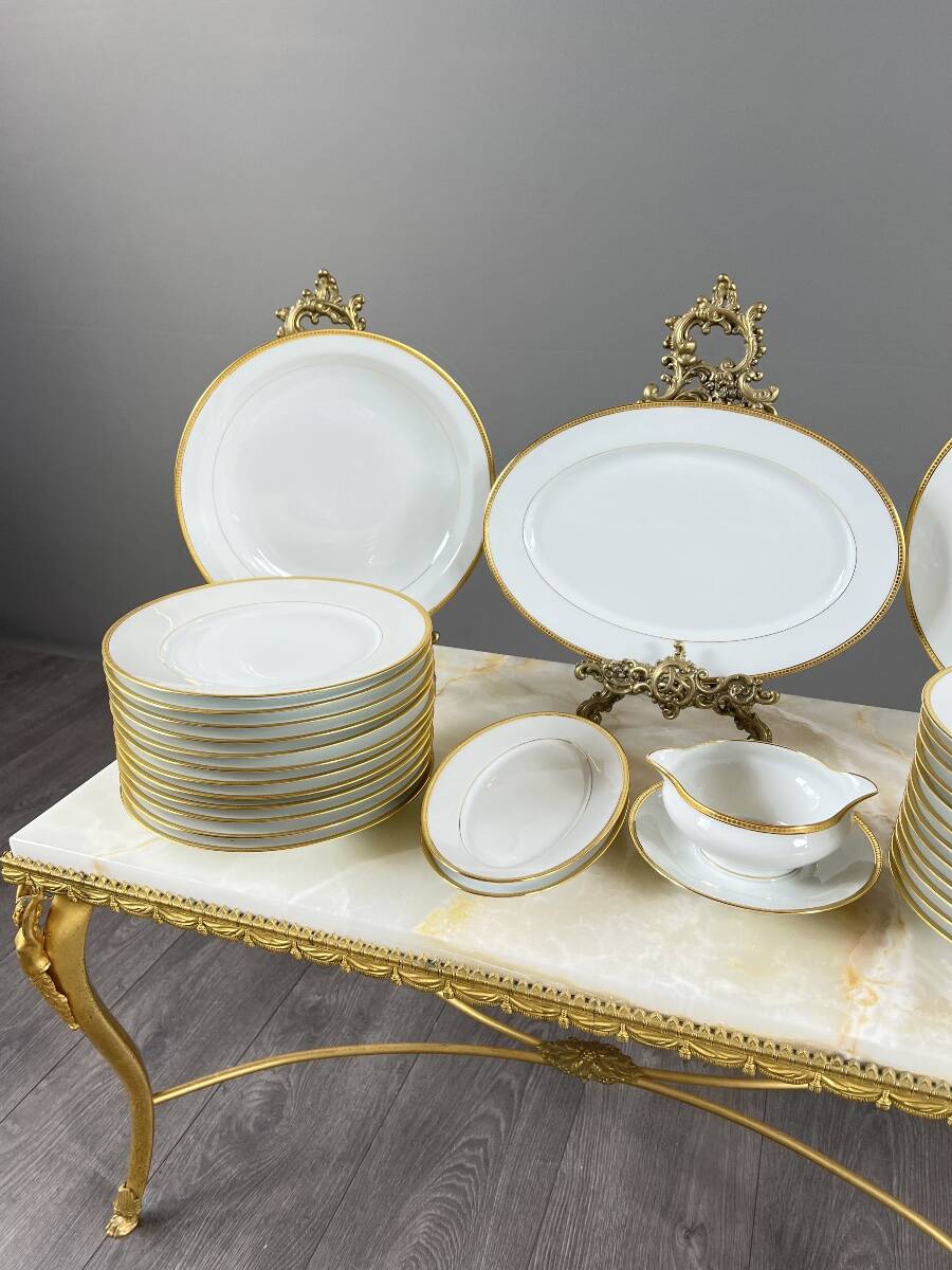 Limoges porcelain table service Jammey-Seignolles, Montreuil model, 30 pieces.