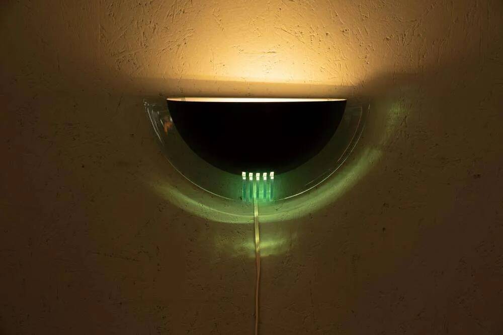 Memphis wall lamp from the 80s, Space Age uplight style.
