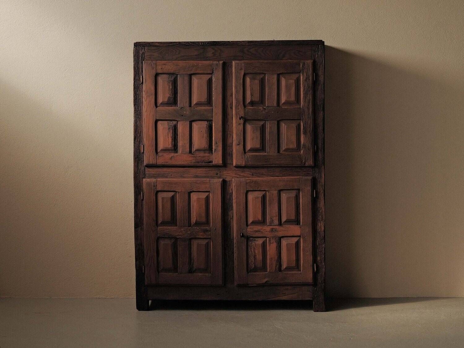 Four-door solid wood furniture, 18th century