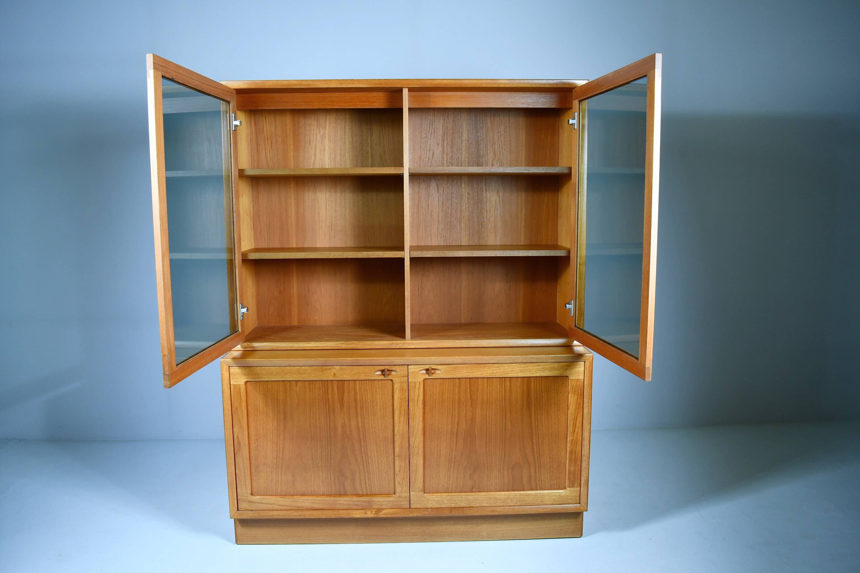 Cabinet en teck danois. H.W Klein. Années 1960.