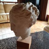 Statuette