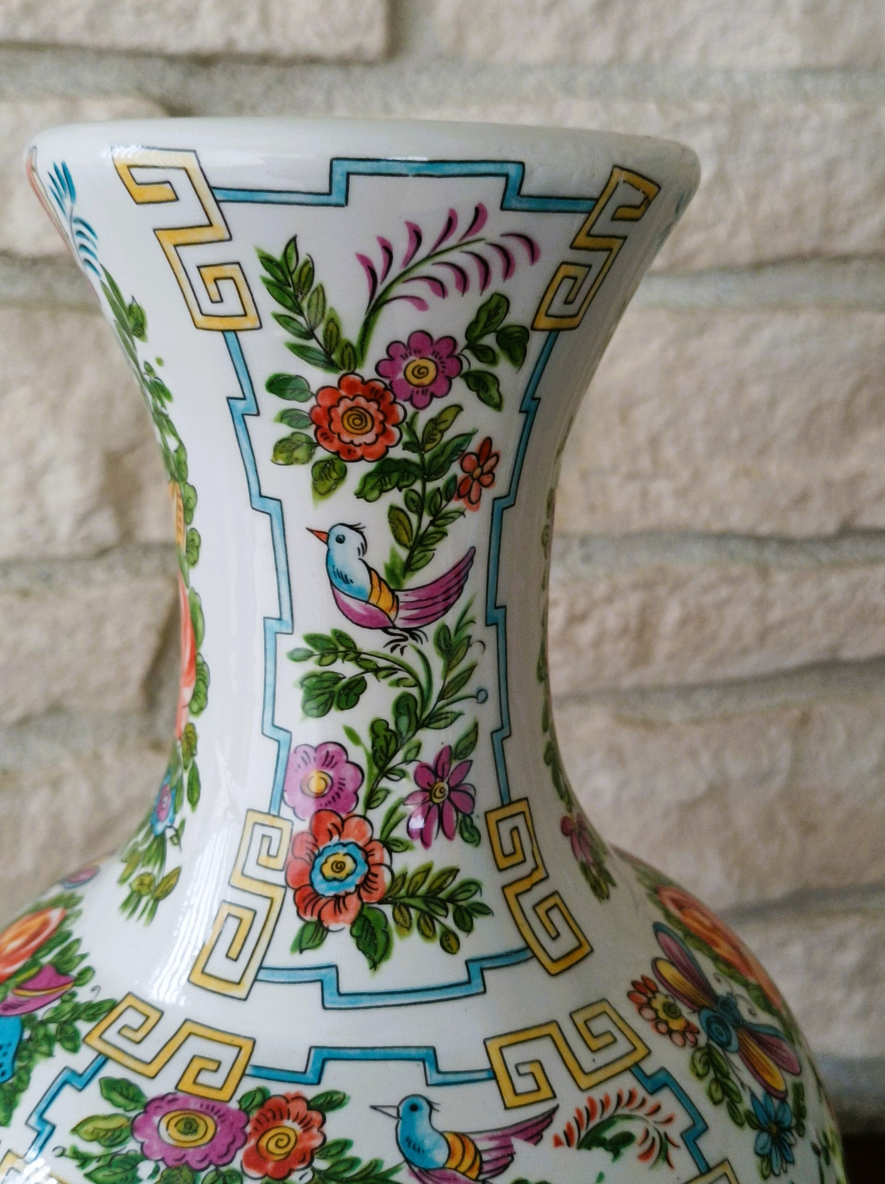 Large chinese vase signed