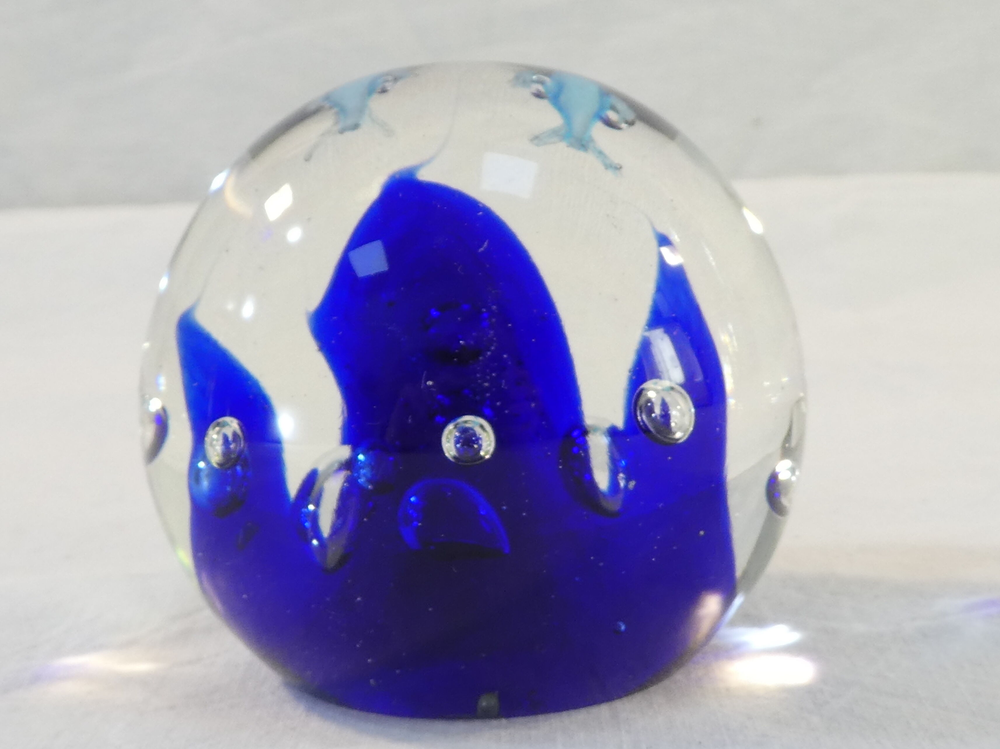 Sulphide / Paperweight THE DOLPHINS with blue background nº2