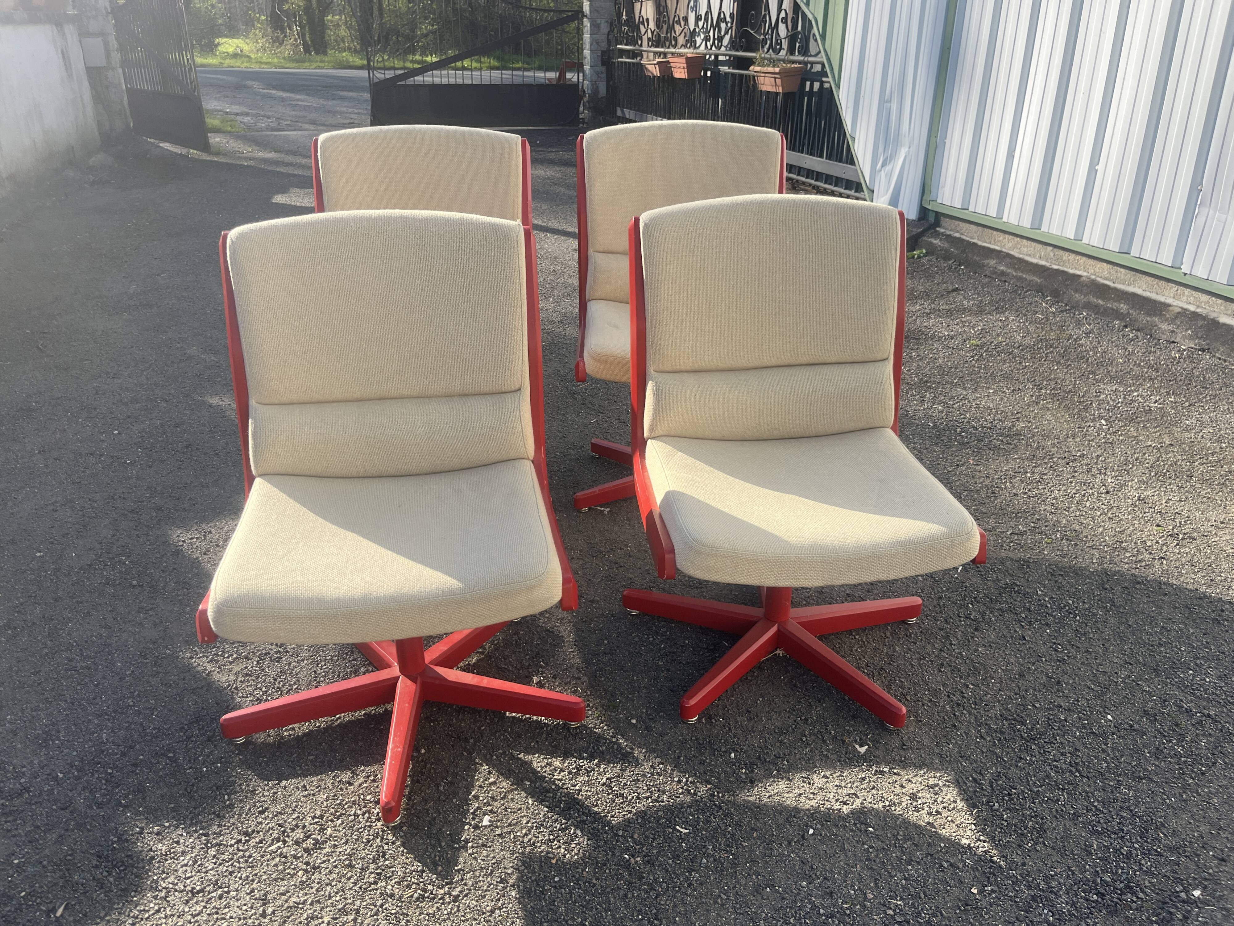 Set of 4 vintage 1970s swivel chairs in red and beige.