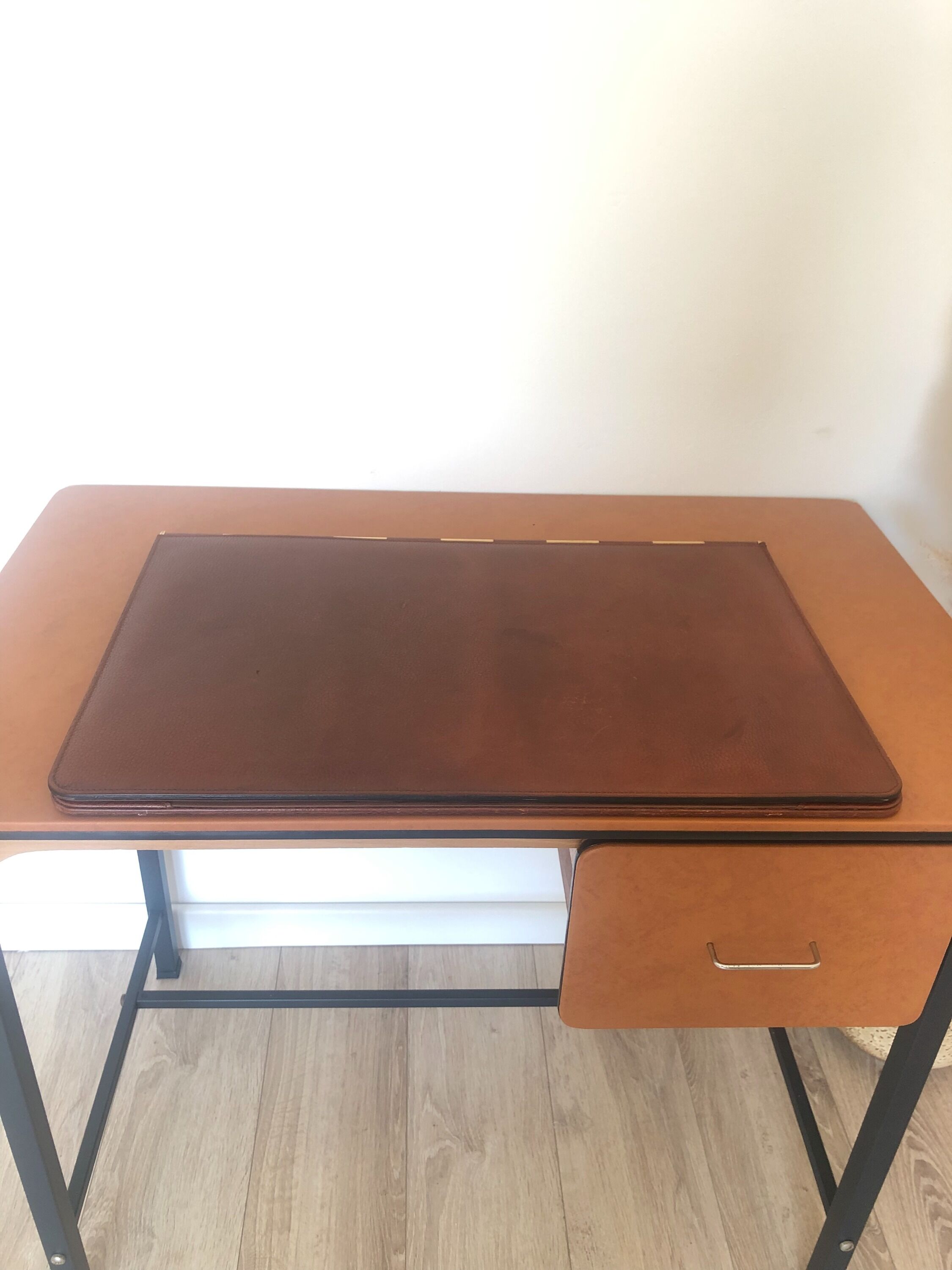 Double brown leather underhand signed Lancel