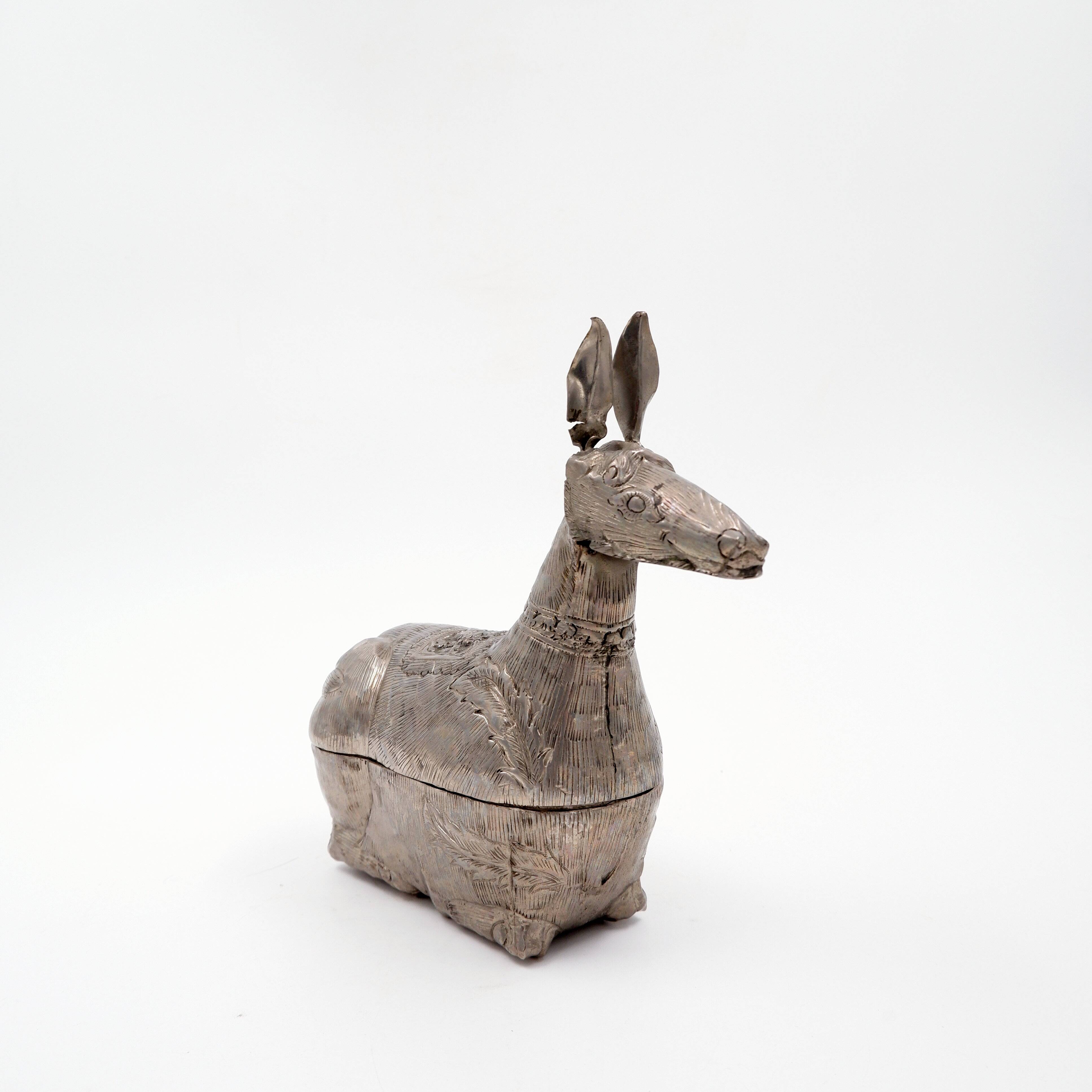 Boîte à bétel ancienne en métal argenté - Cambodge, première moitié du 20ème siècle