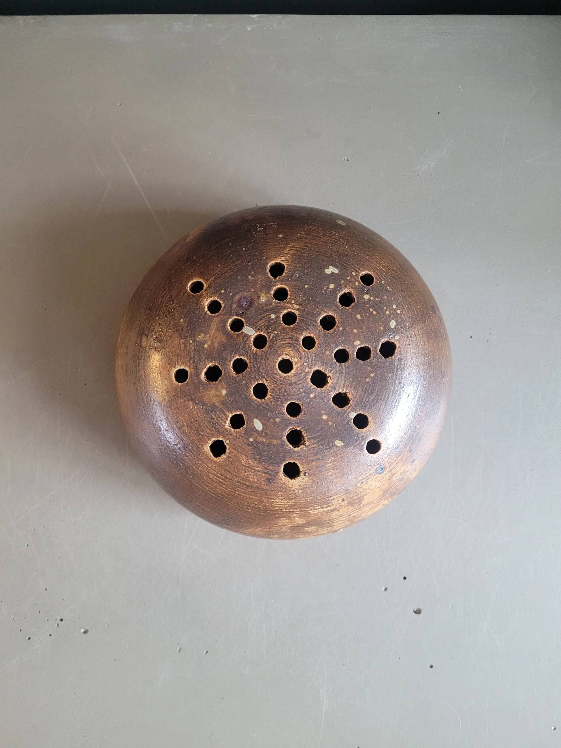 Vintage ceramic flower holder cushion