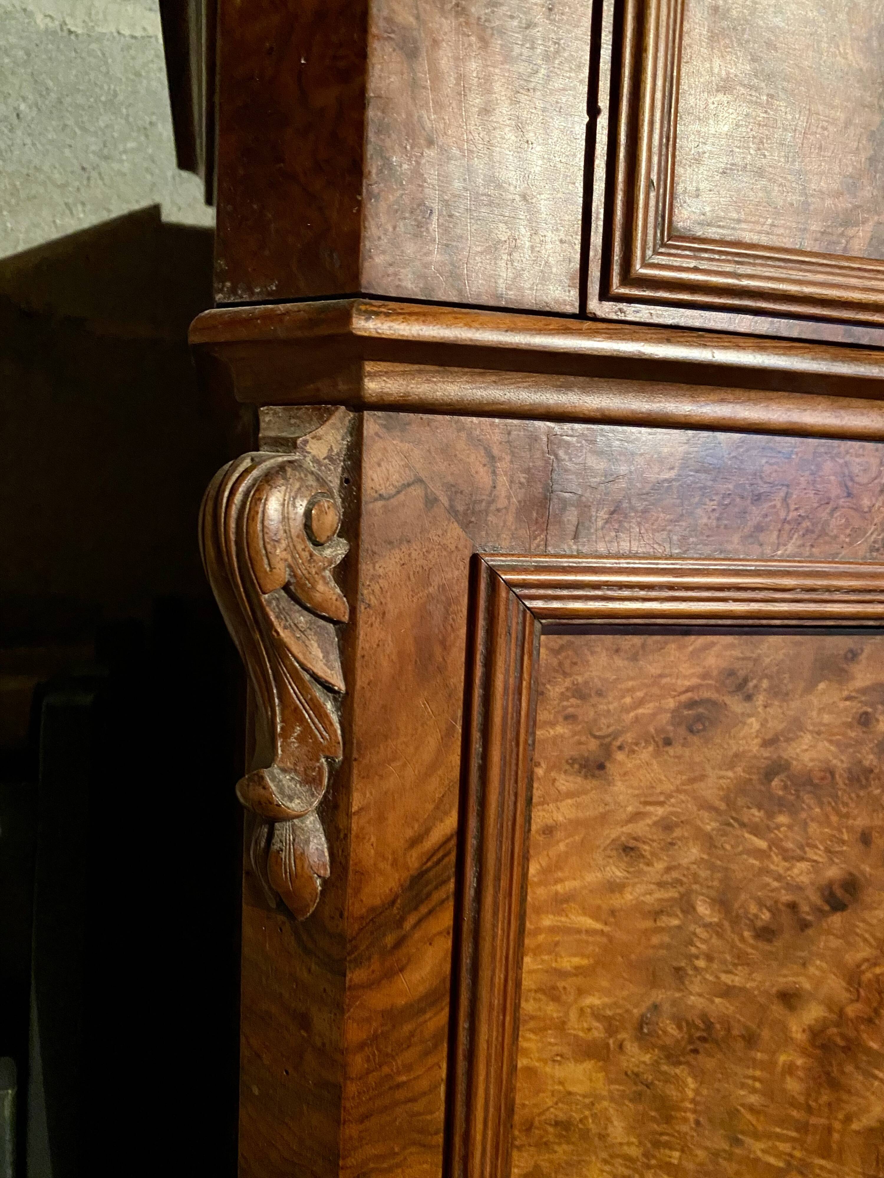 Secrétaire en ronce de noyer marqueté de style Louis-Philippe, XIXᵉ siècle