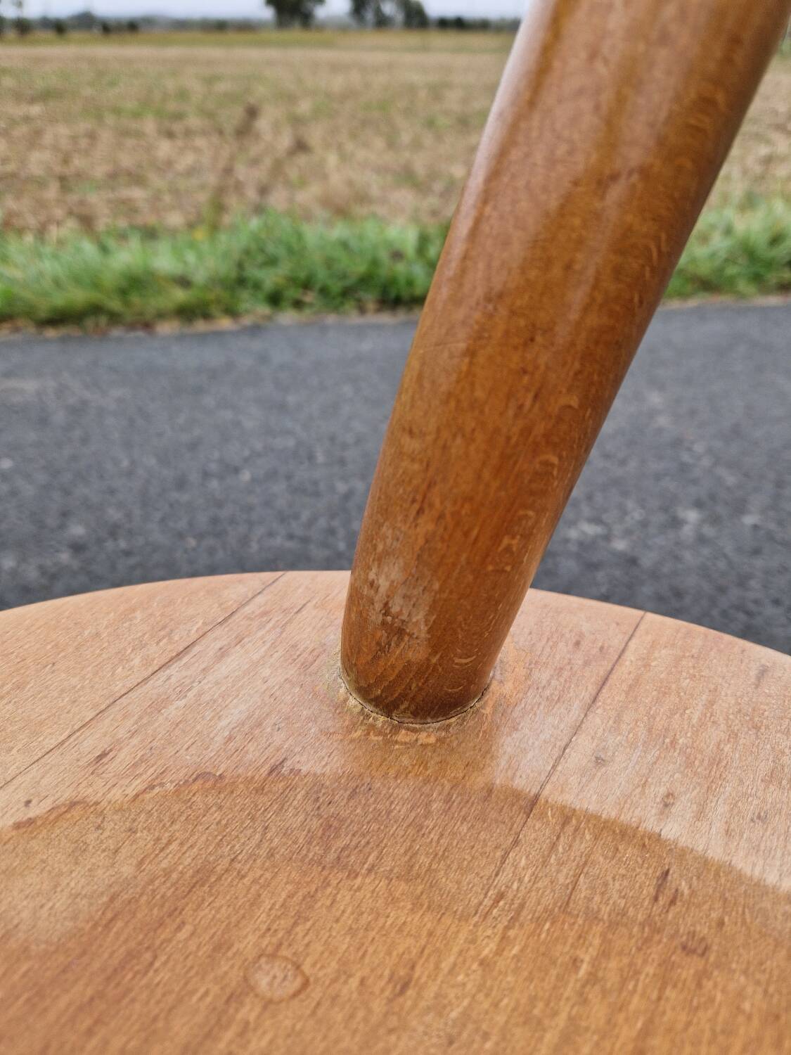 Set of 4 solid organic chairs