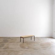 Table basse par Wittmann avec plateau en pierre calcaire.