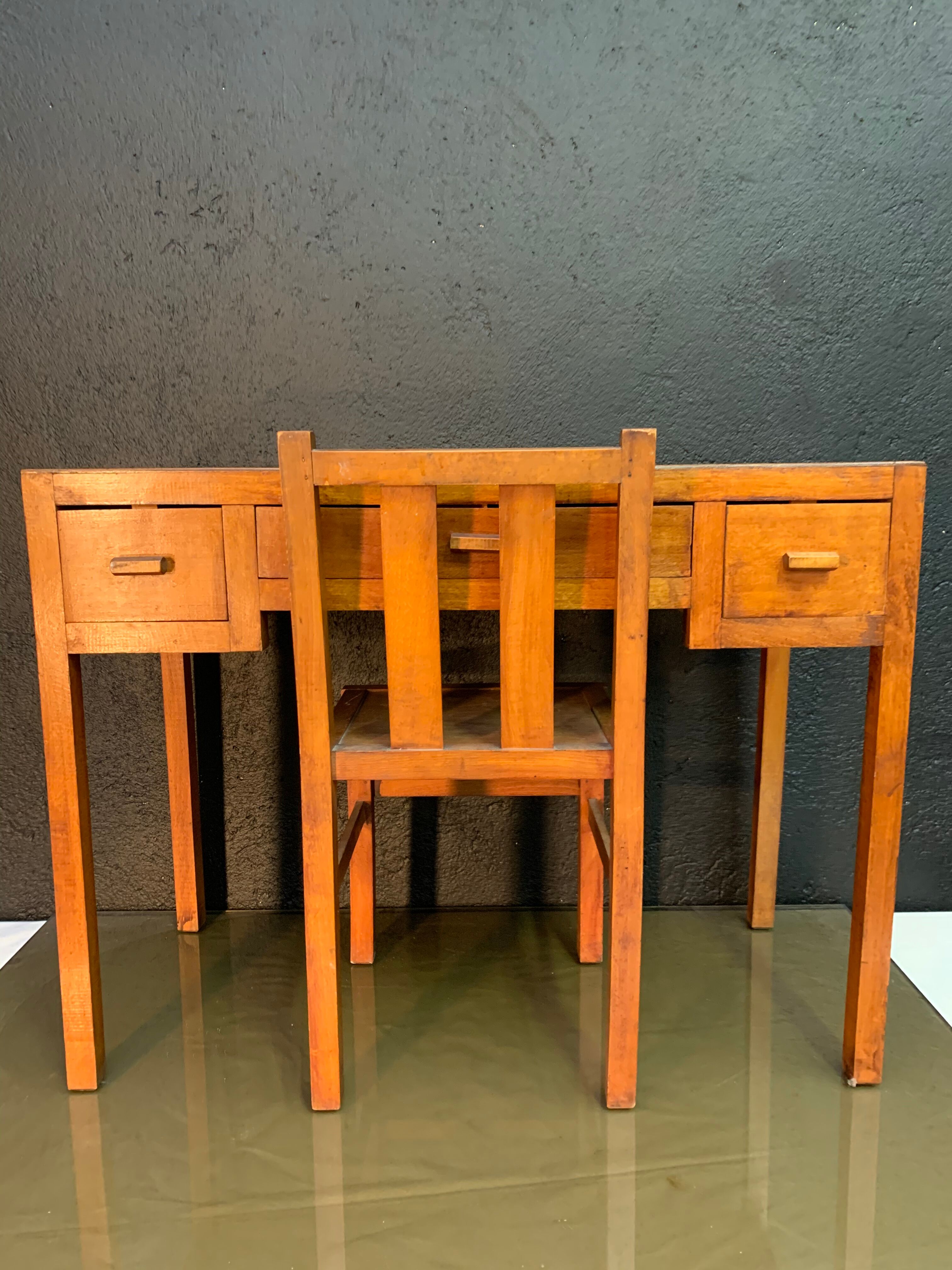 Bureau d’enfant avec sa chaise epoque art deco