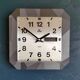 Horloge vintage pendule murale silencieuse carrée "Vedette gris argent"