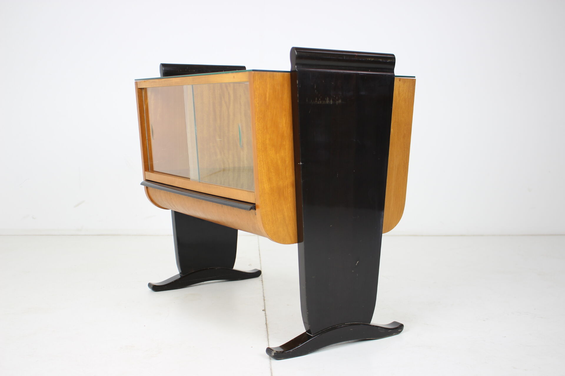 Art deco bar designed by Jindřich Halabala, 1930