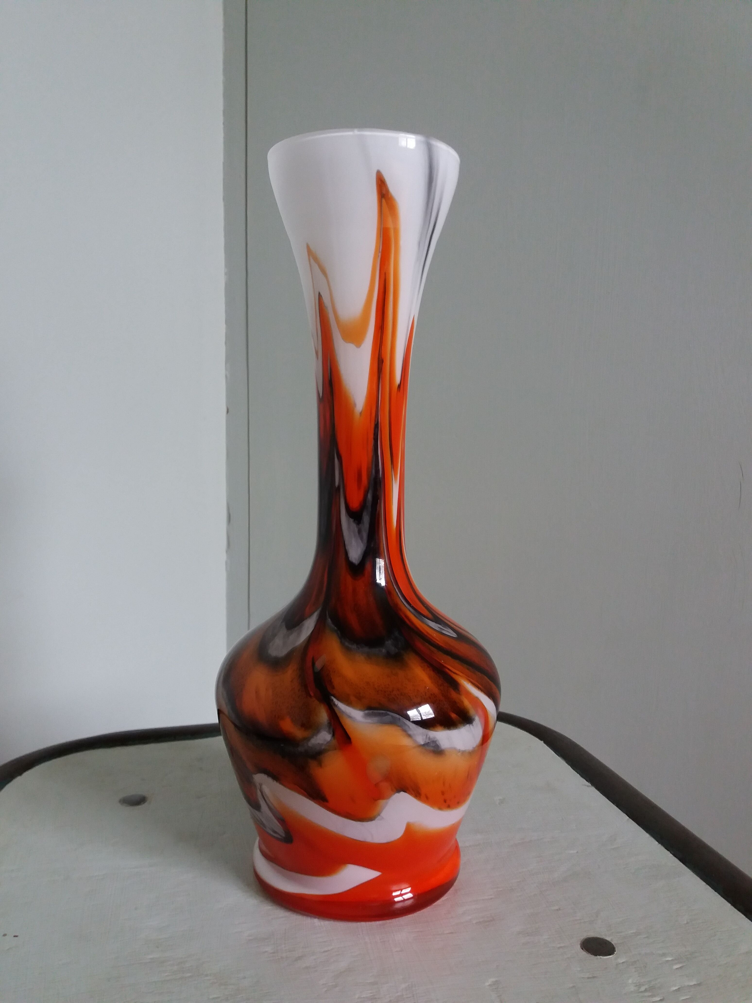 Vetreria Barbieri vase from Empoli in Italy in opaline glass from Florence