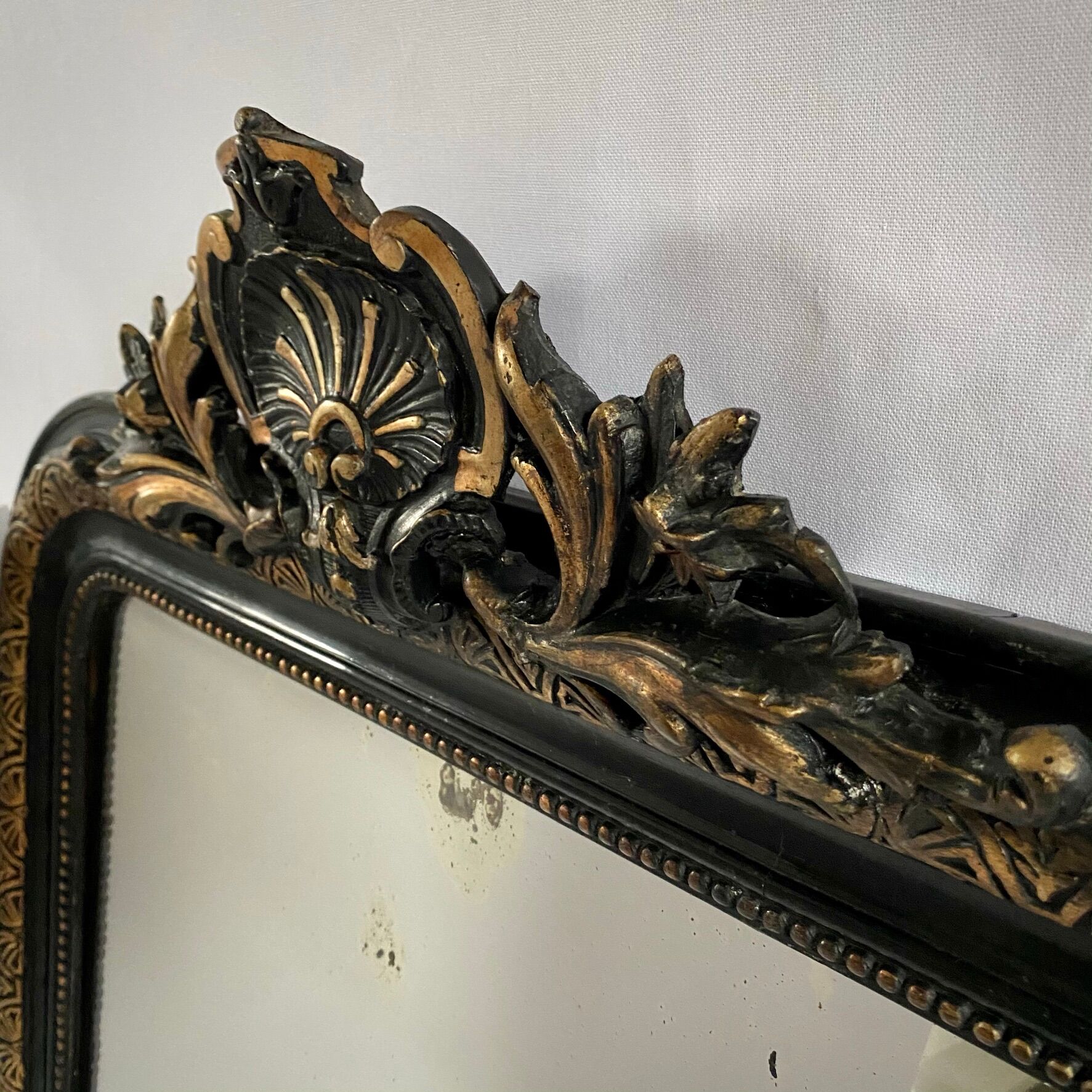 Mirror Napoleon III, black and gold with pediment