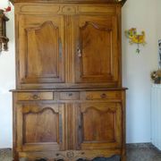 magnificent two-body buffet from the 18th century in walnut – an exceptional antique piece