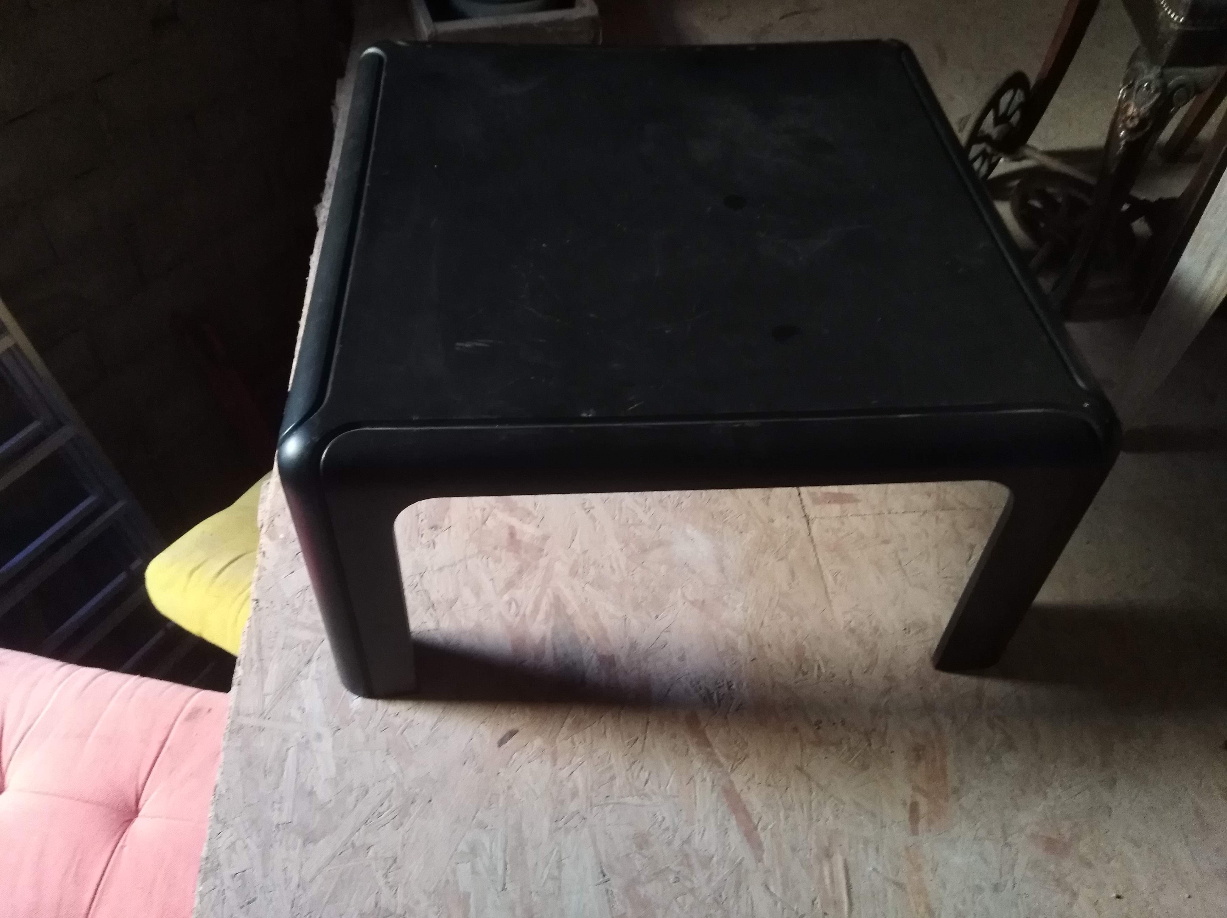 Gae Aulenti plastic black table