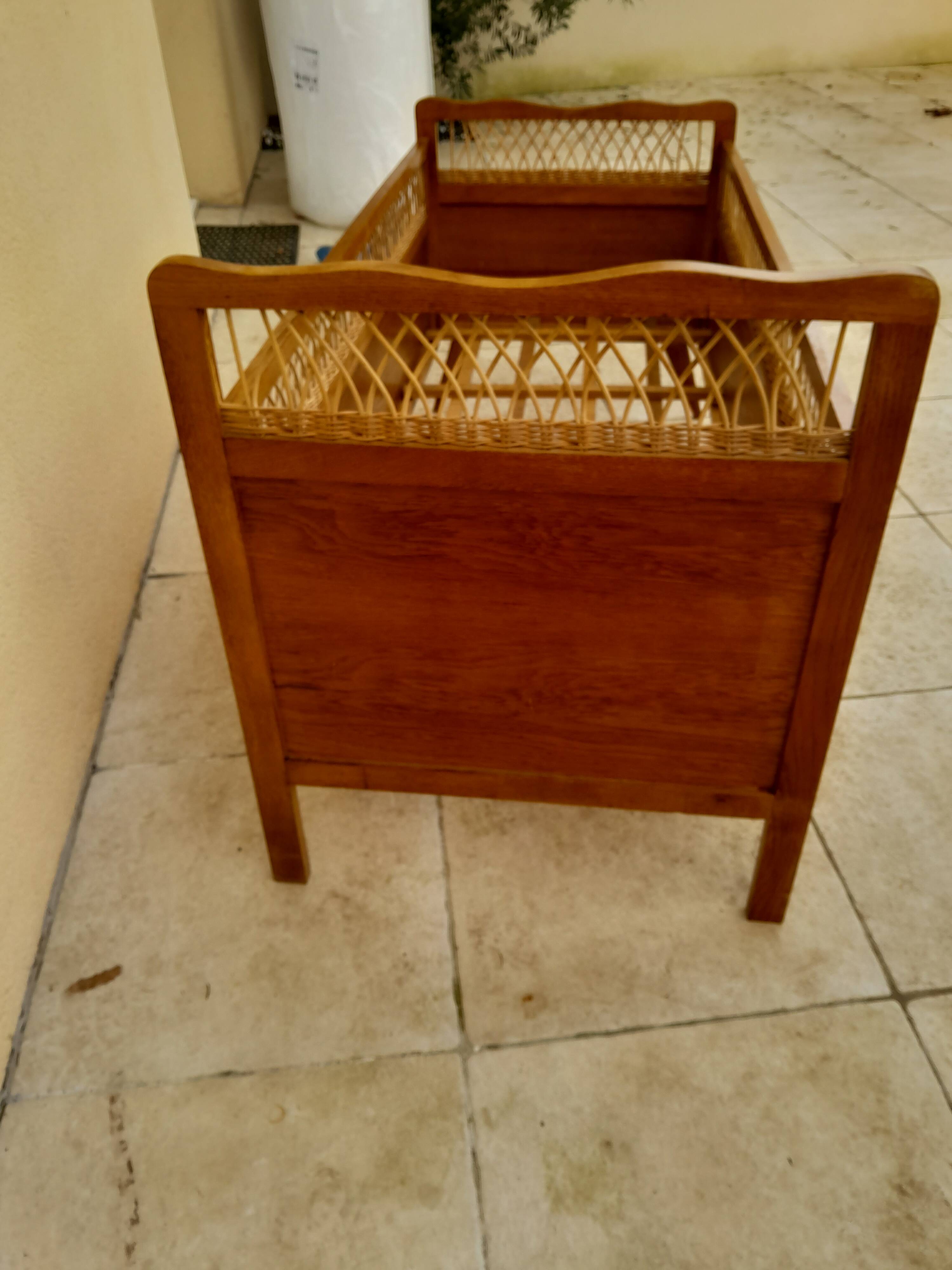 Vintage baby bed in wood and rattan from the 60s for children
