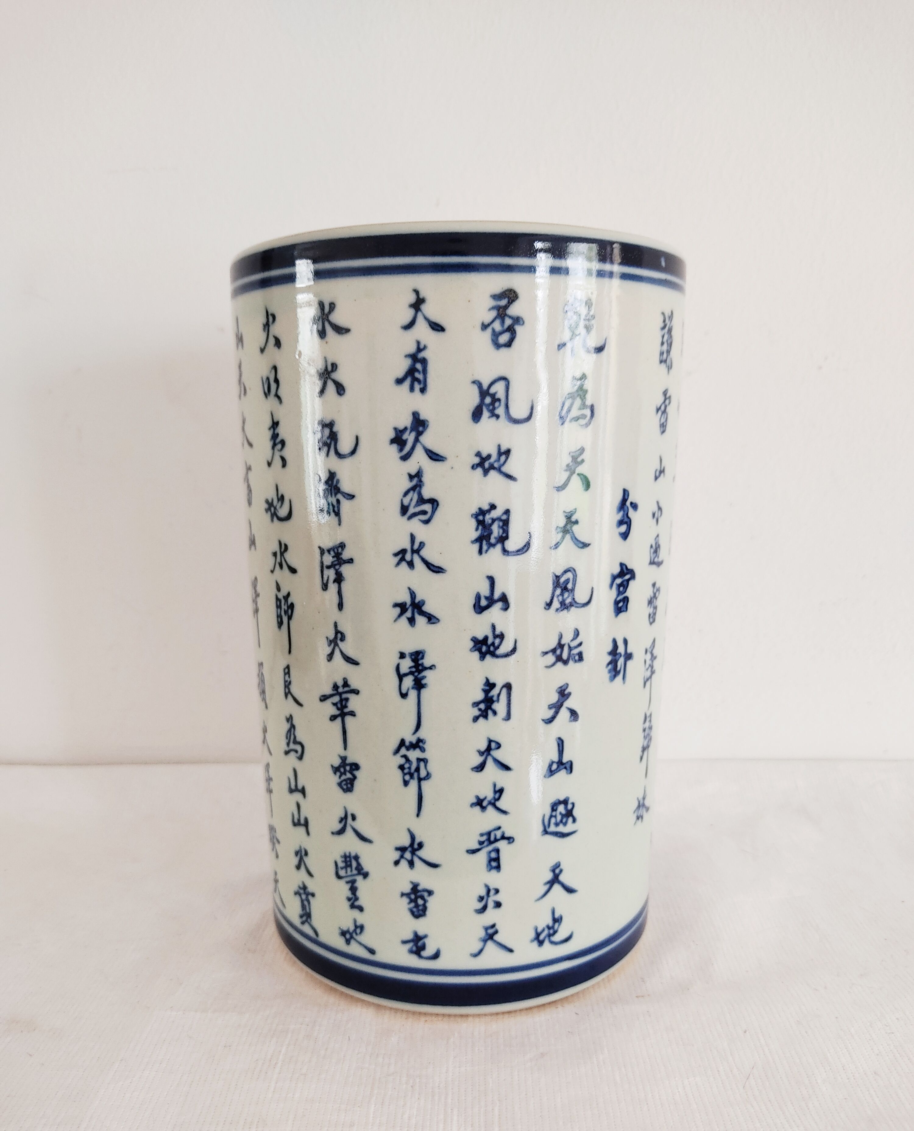 Vase rouleau porcelaine de Chine décor idéogrammes
