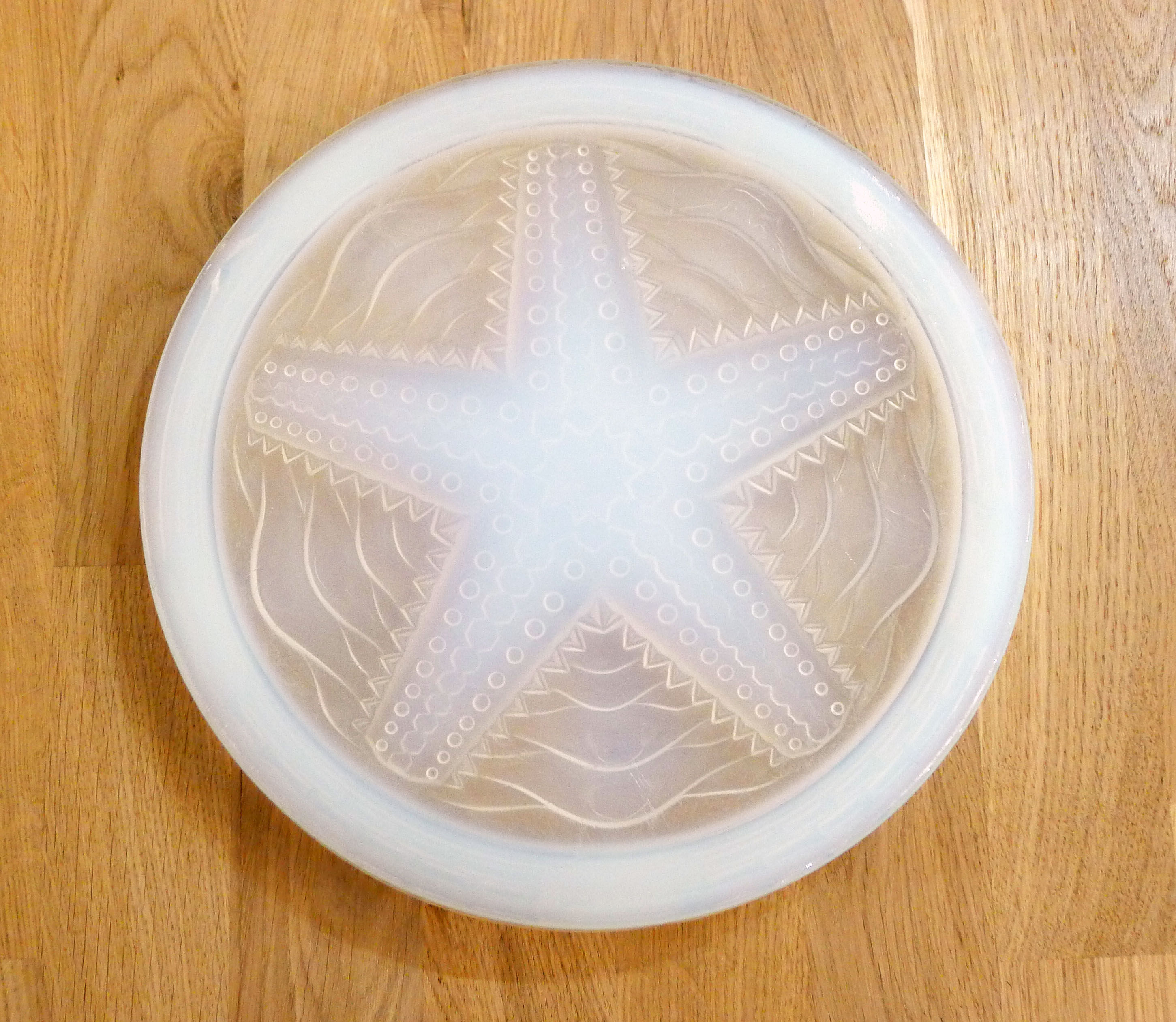 Opalescent sea star table mat
