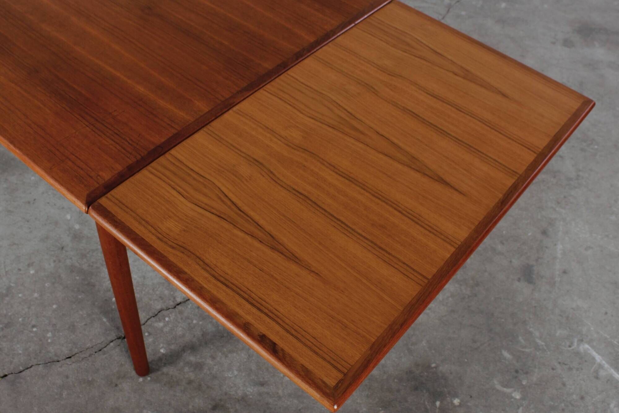 Vintage teak dining table 4-6 pers Danish design kitchen table 60s