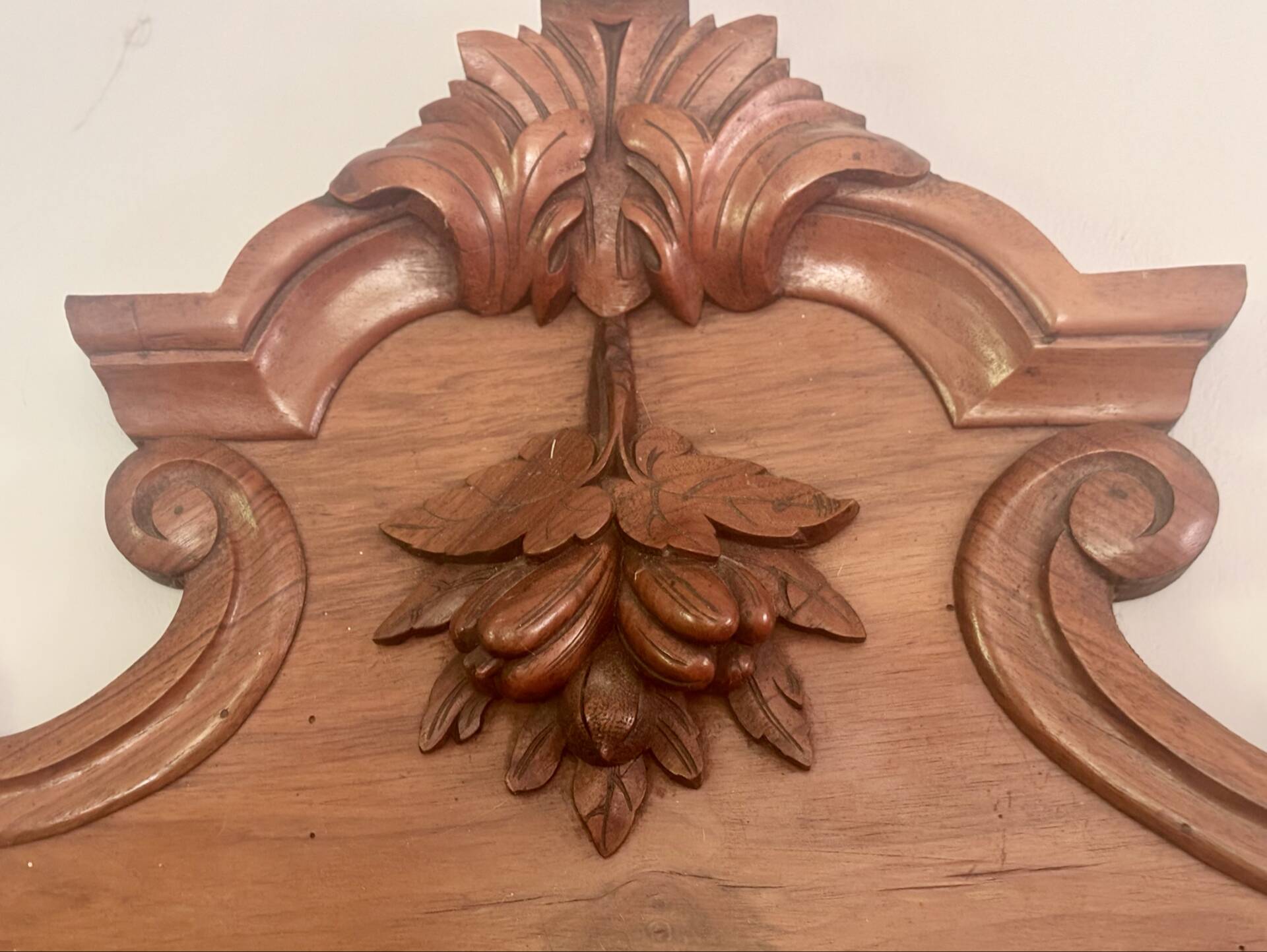 Elegant French Wall Shelf Saint-Hubert – Carved Walnut, Late 11th Century