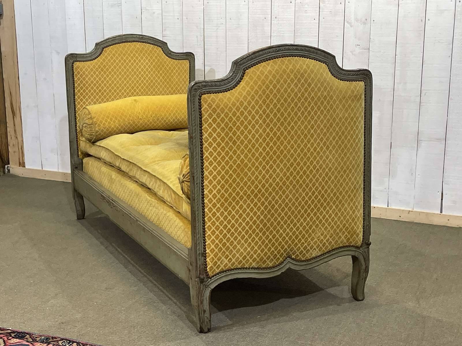 Louis XV daybed from the 18th century in oak.