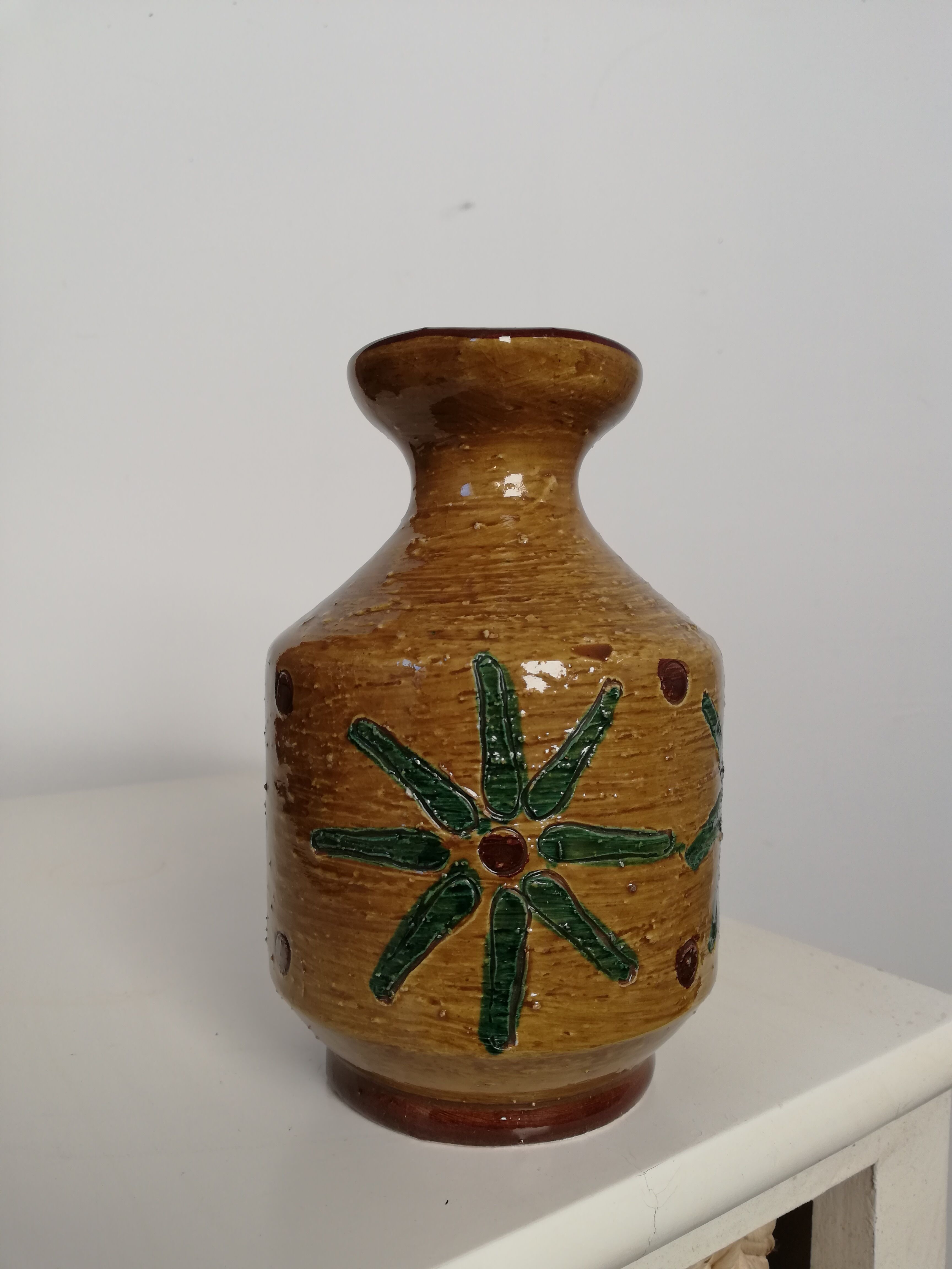Ceramic vase, mustard