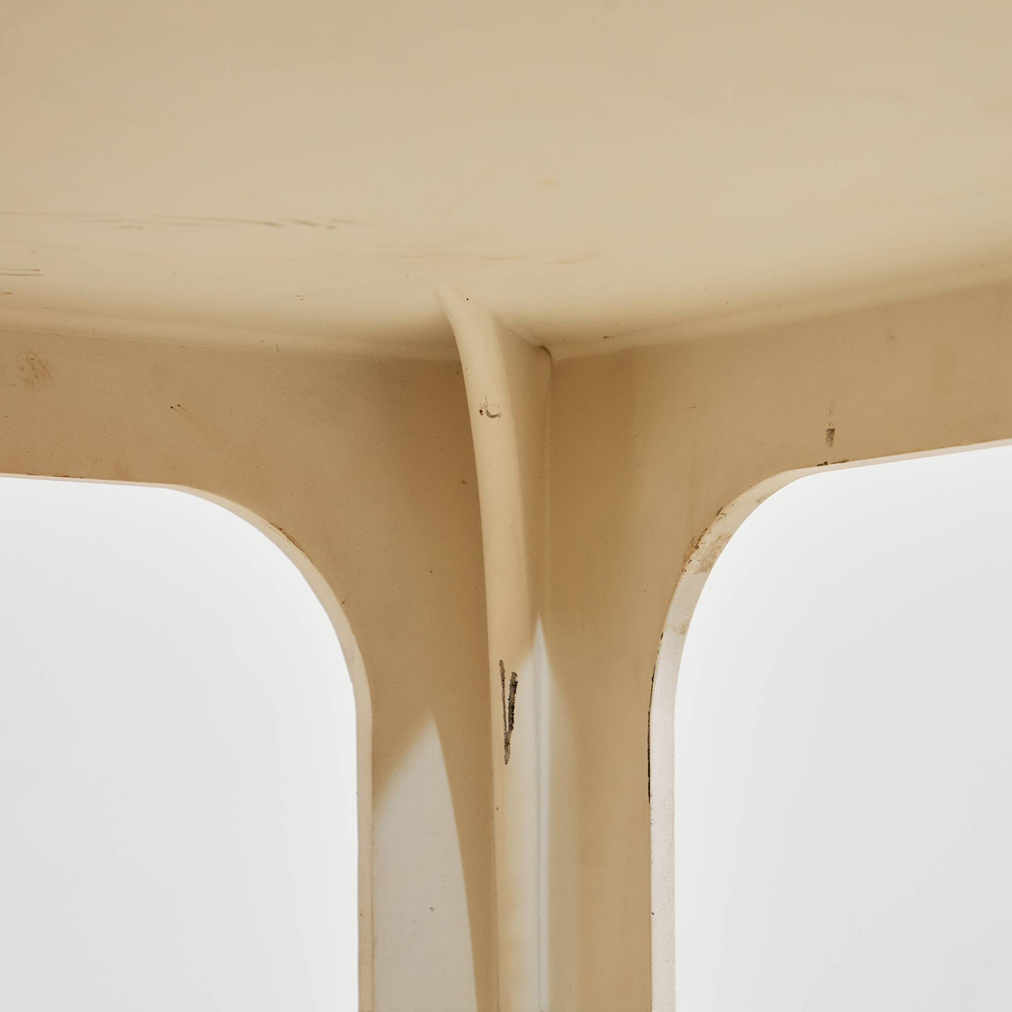 MK10112 Plastic coffee table by Preben Fabricius