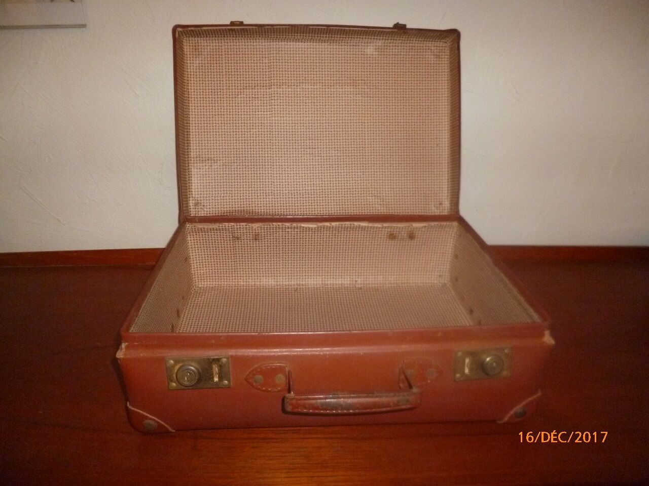 1940-1950 style cardboard suitcase