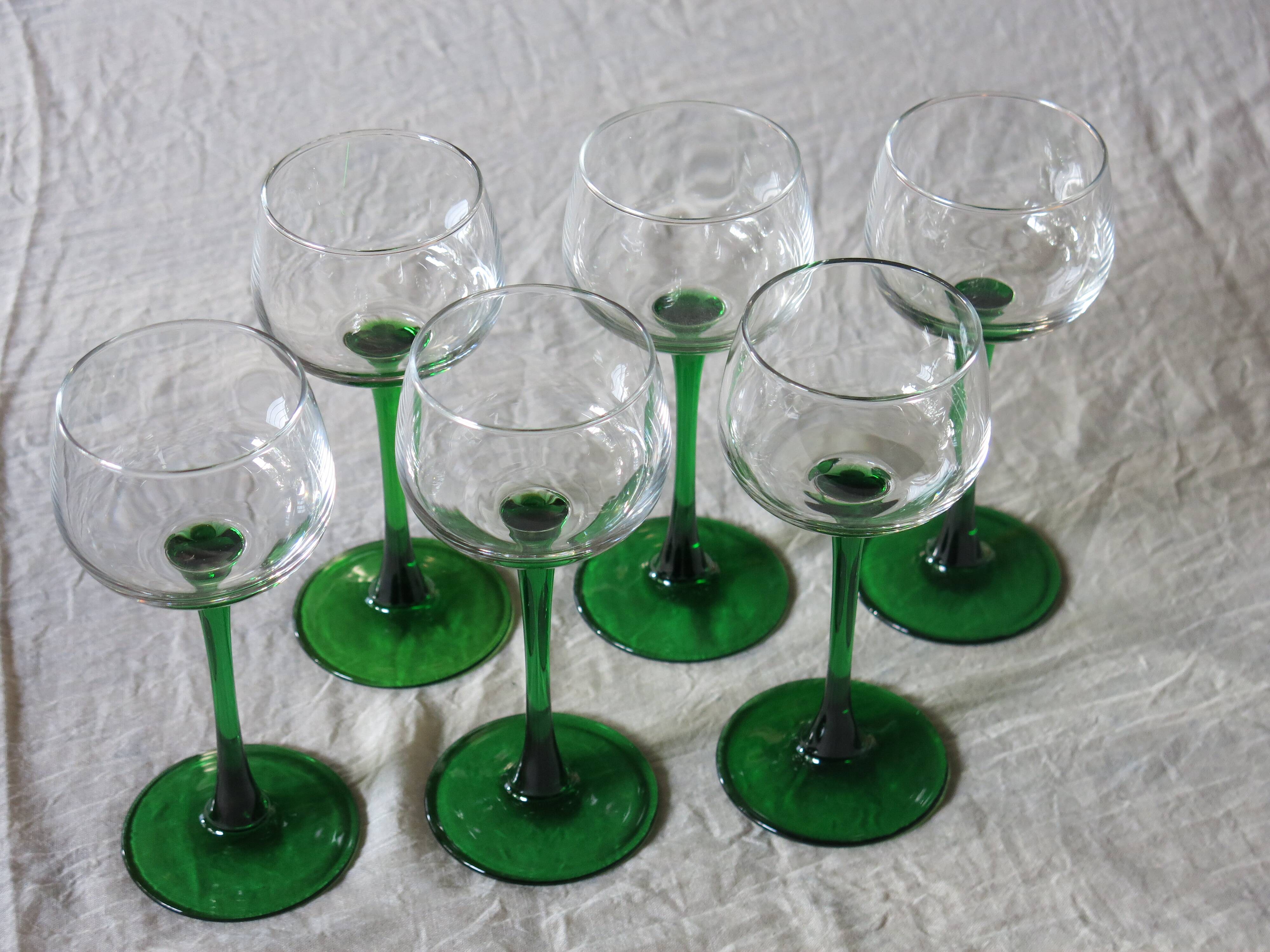 6 colored white wine glasses from Alsace in very good condition