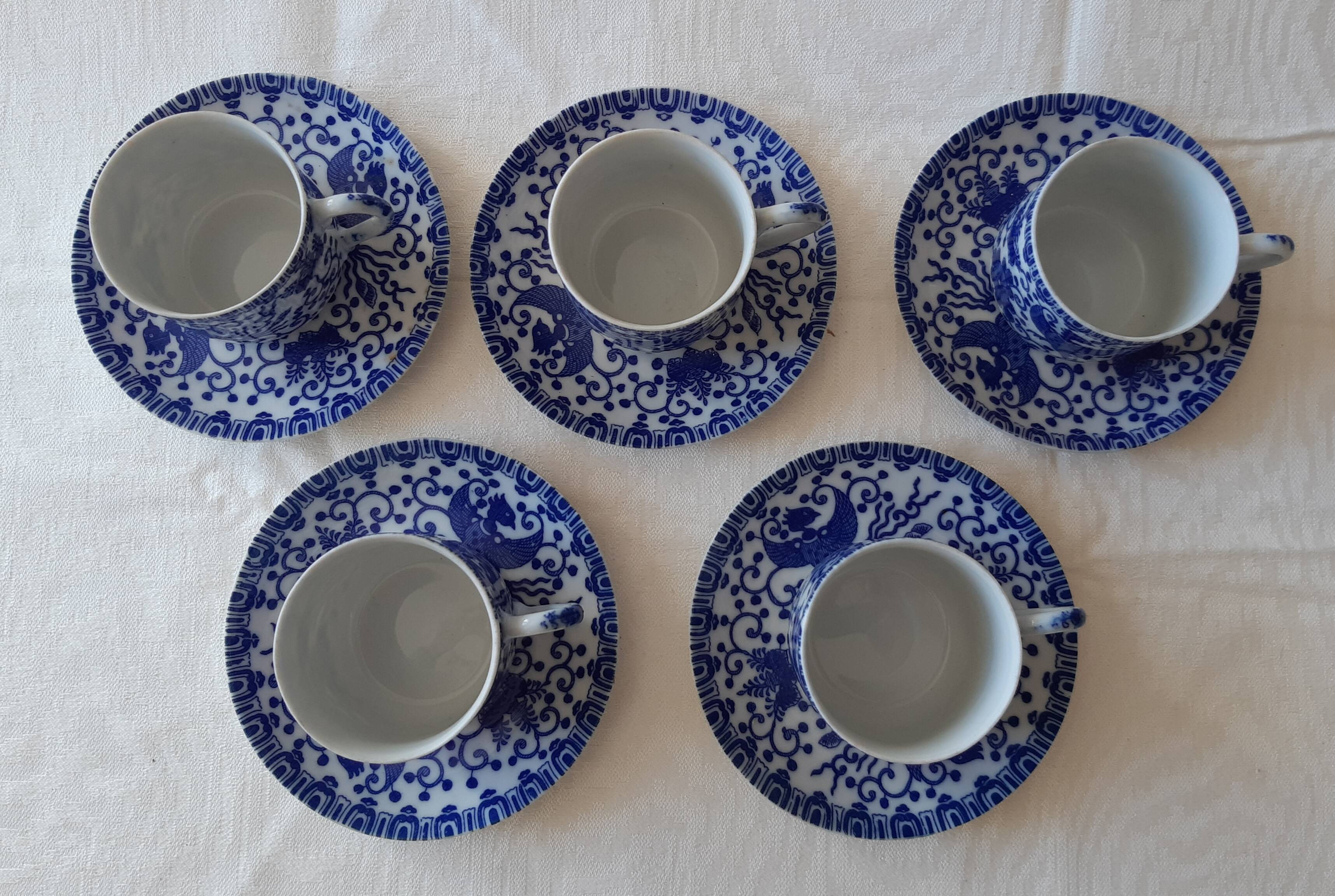 5 tea cups and fine porcelain saucers from Japan