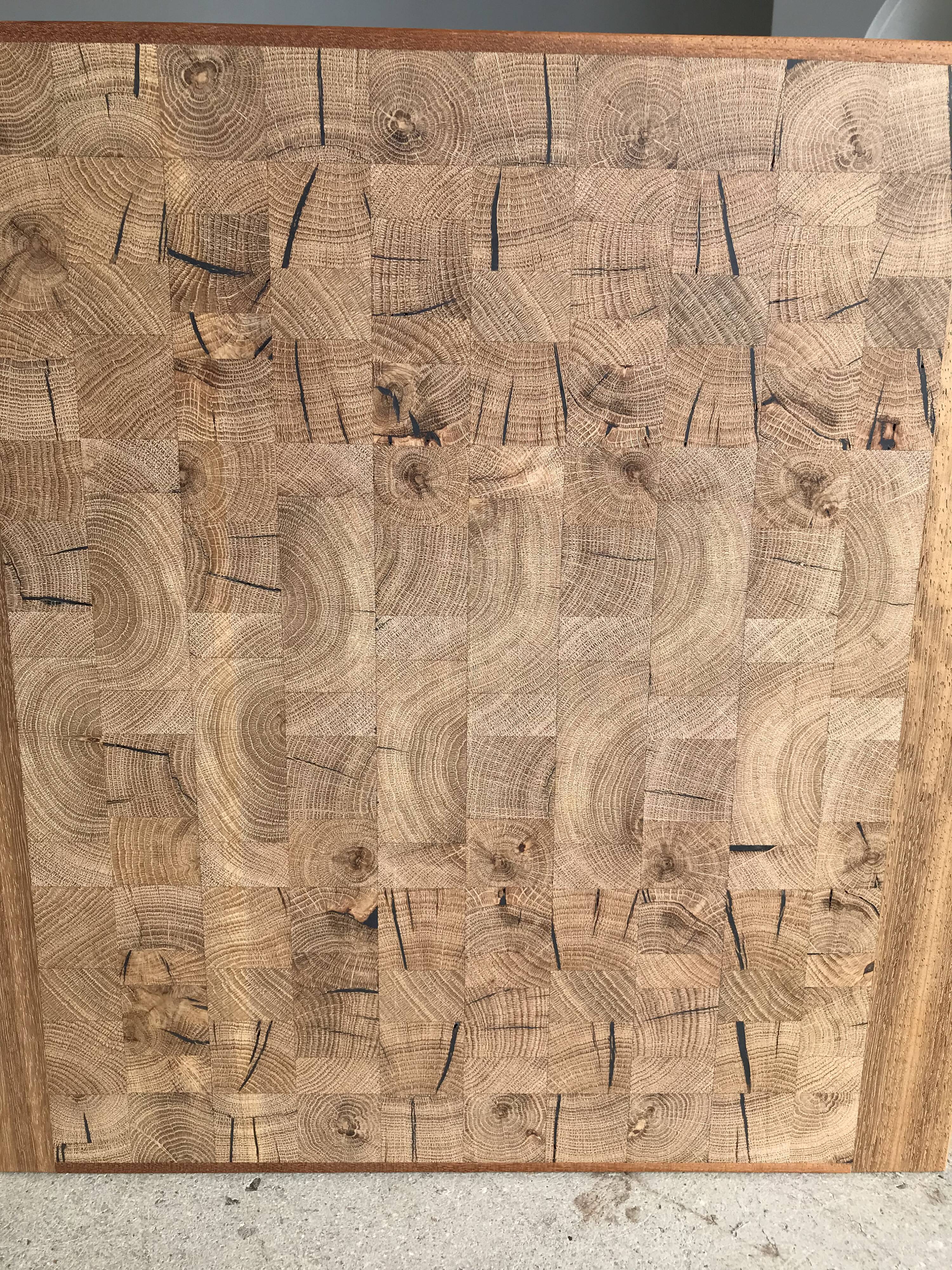 Decorative wooden top with checkerboard effect