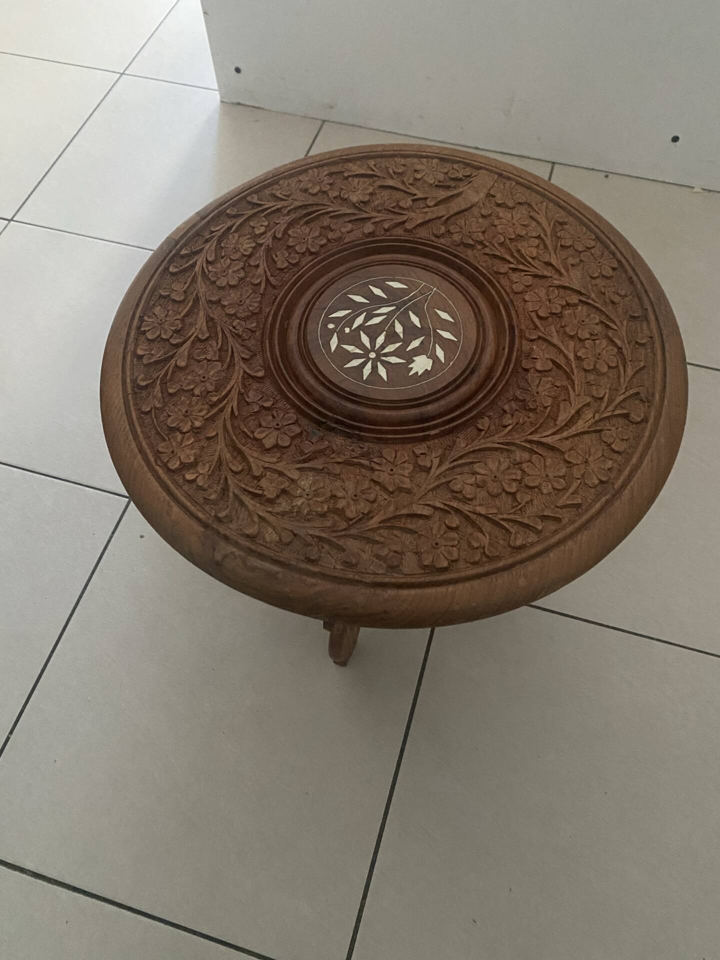 Vintage table appointment